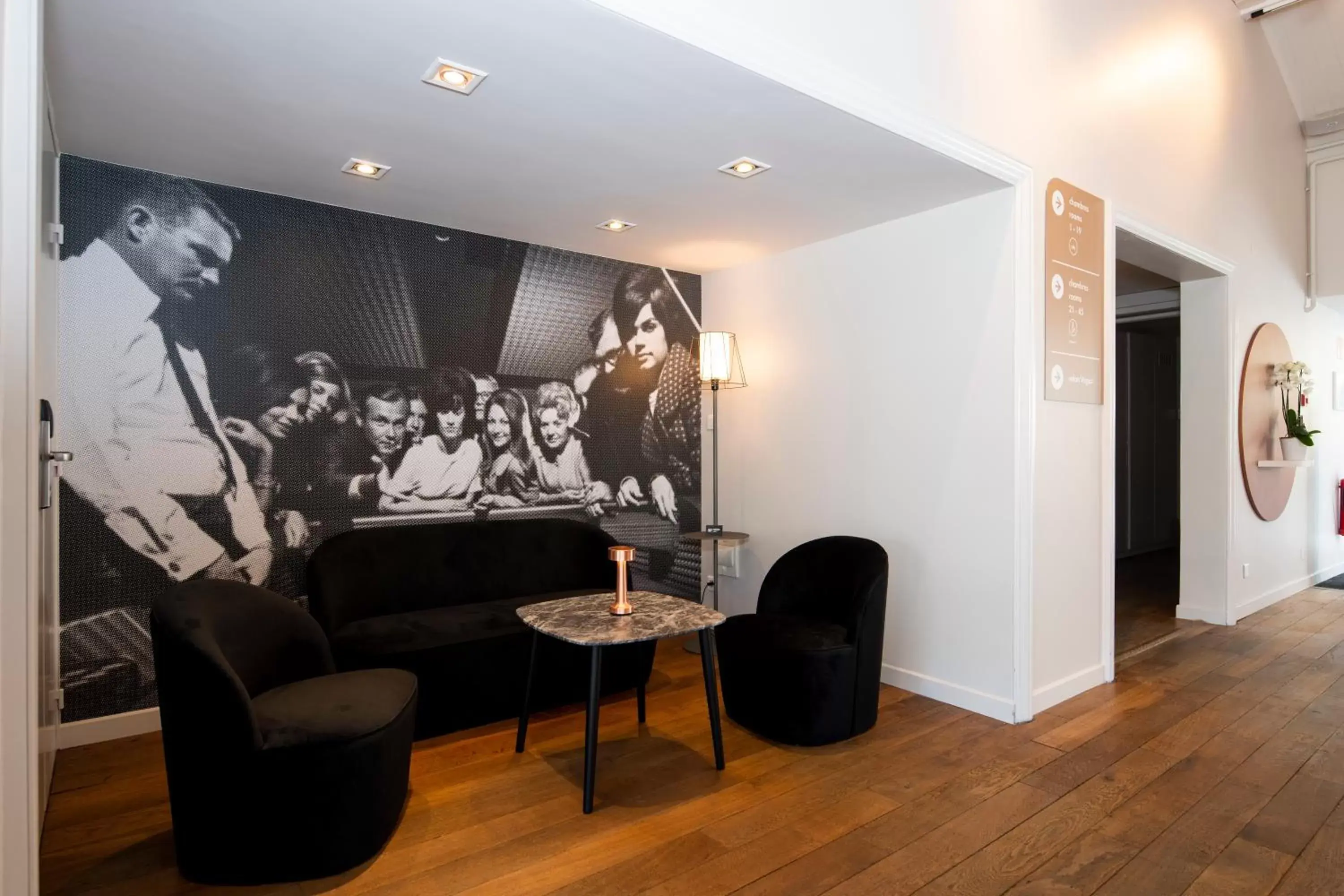 Living room in L'hôtel by JOA de Saint-Paul-Lès-Dax Living room in L'hôtel by JOA de Saint-Paul-Lès-Dax