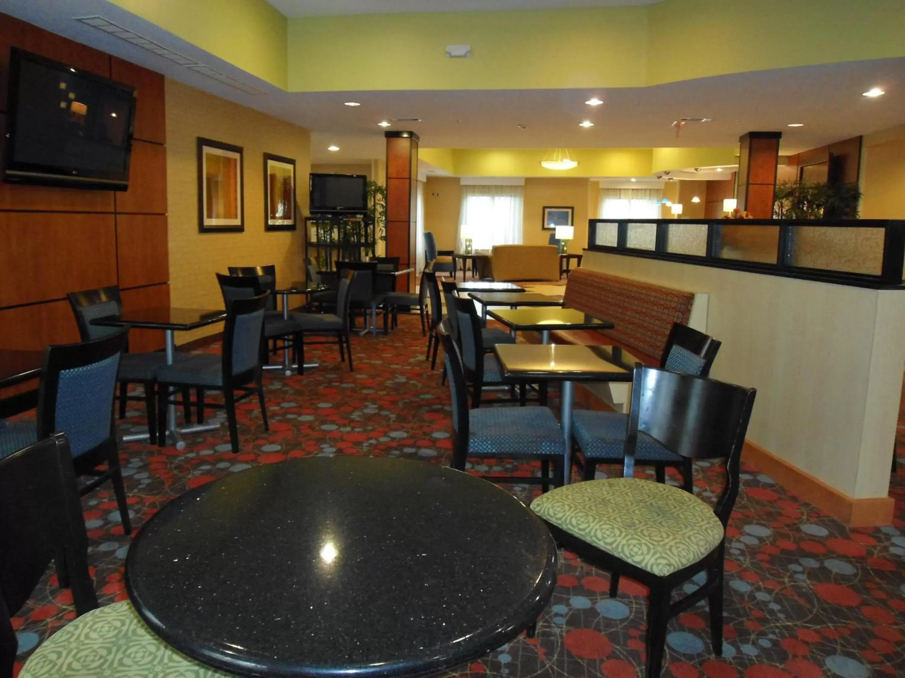 Breakfast, Restaurant/Places to Eat in Holiday Inn Express Hotel & Suites Atlanta East - Lithonia, an IHG Hotel