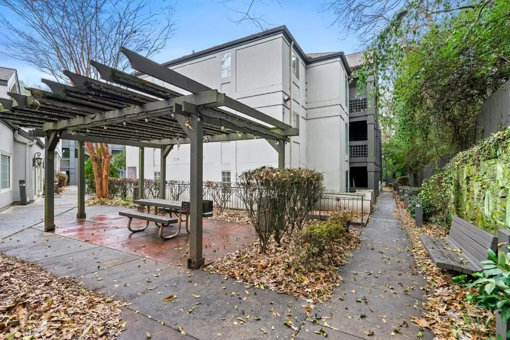 Patio, Property Building in The 505 Collection Buckhead