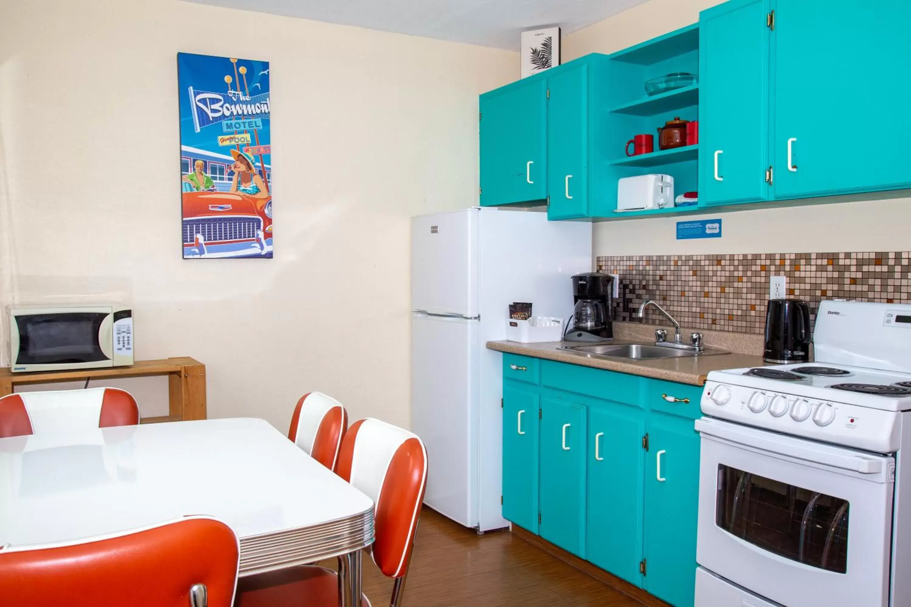 kitchen, Kitchen/Kitchenette in Bowmont Motel