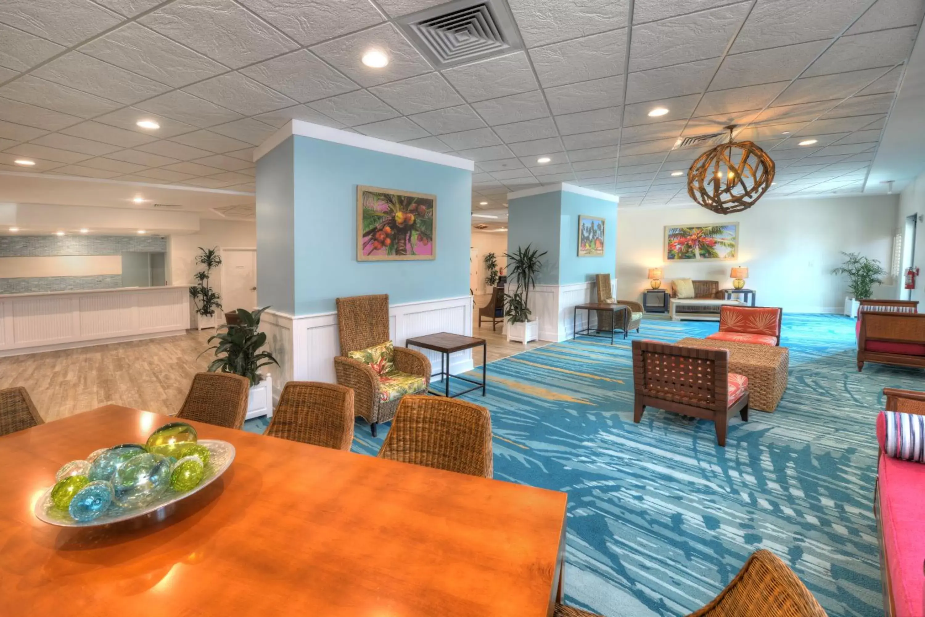 Communal lounge/ TV room, Restaurant/Places to Eat in Bahama House - Daytona Beach Shores