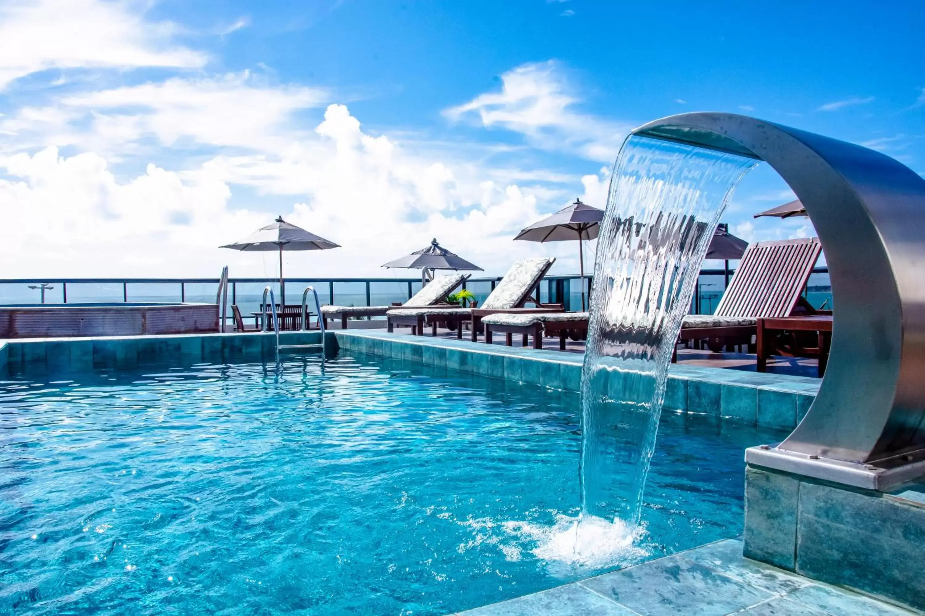 Swimming Pool in Atlântico Praia Hotel