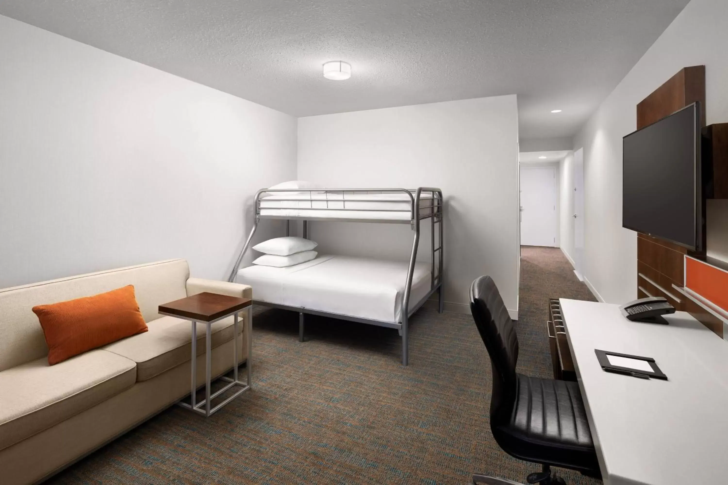 Photo of the whole room, Bunk Bed in Delta Hotels by Marriott Calgary South