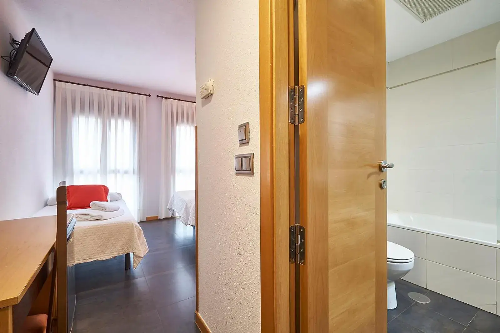 Toilet, Bathroom in Hotel Real de Illescas