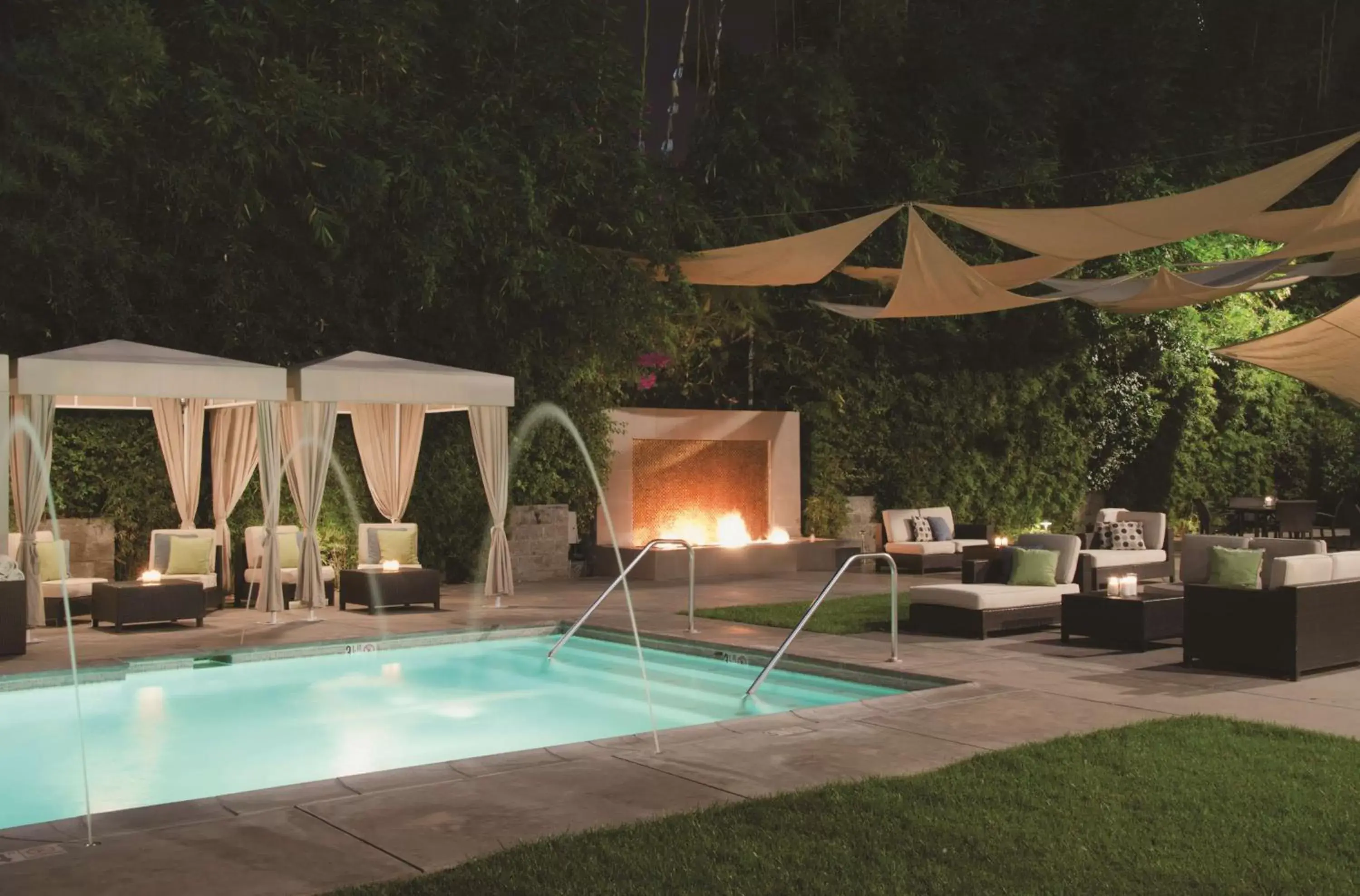 Pool view, Swimming Pool in DoubleTree by Hilton Monrovia - Pasadena Area