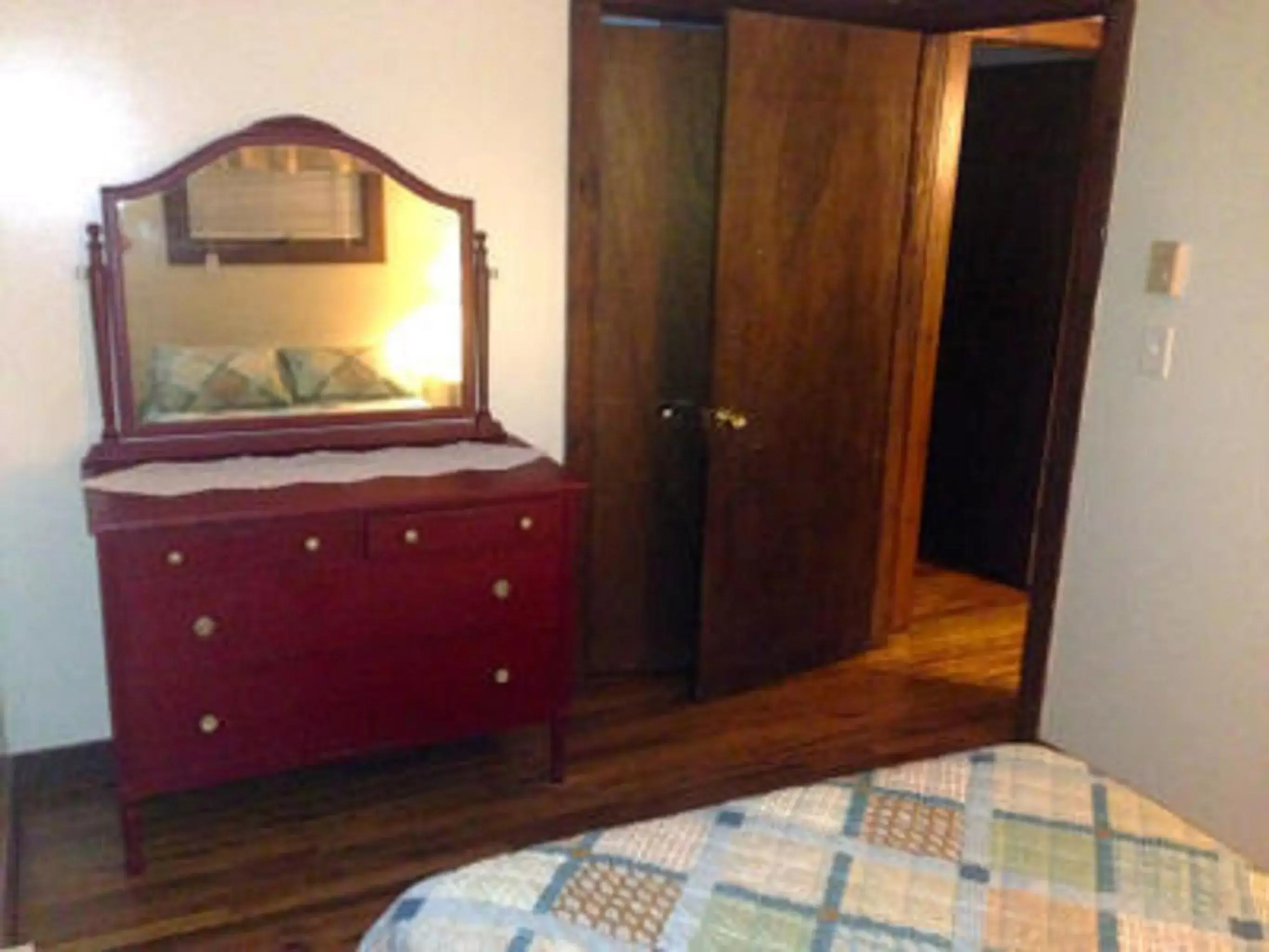 Bedroom, Bathroom in Echo Valley Cottages