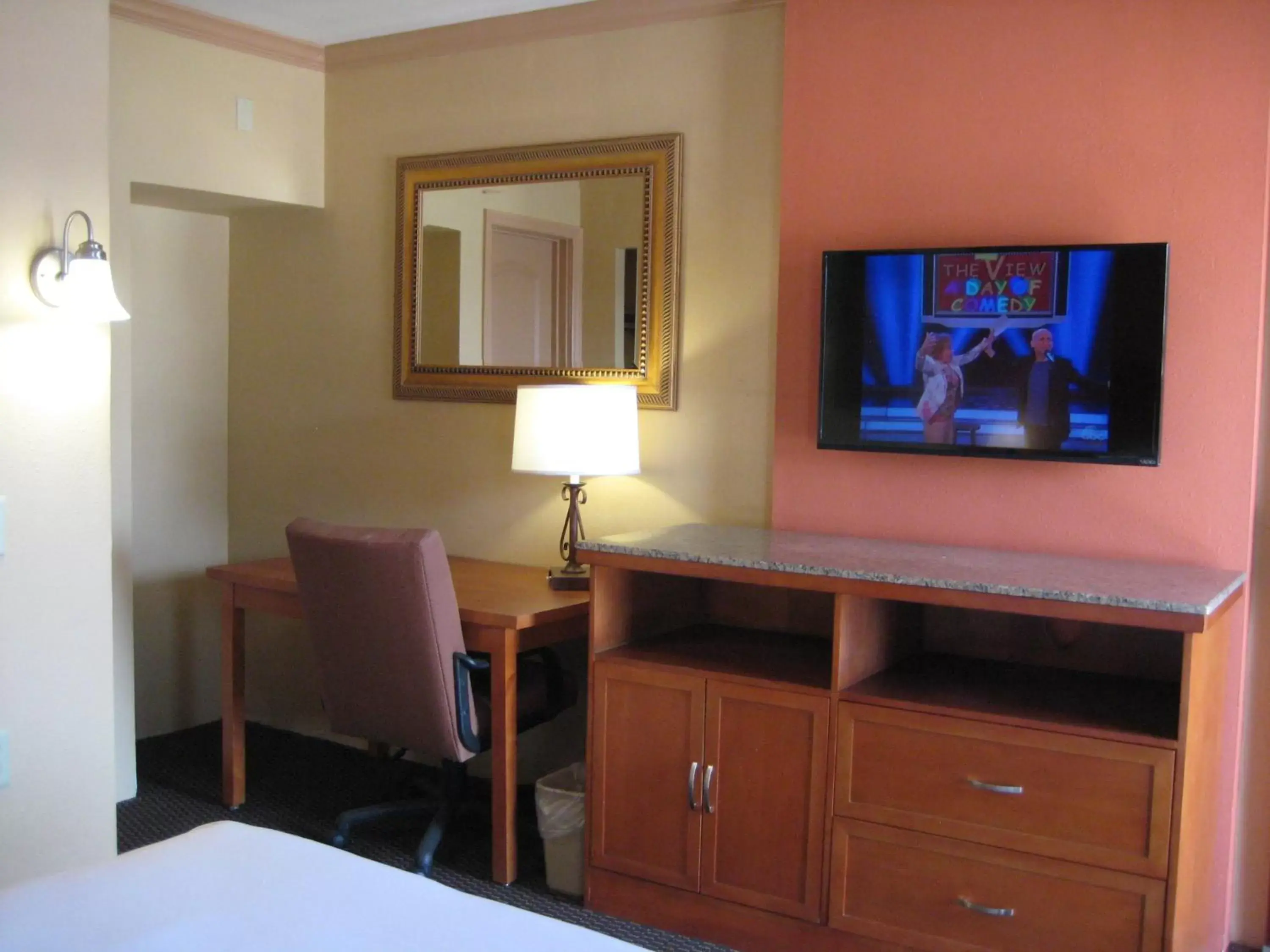 TV and multimedia, TV/Entertainment Center in Americas Best Value Inn - Porterville