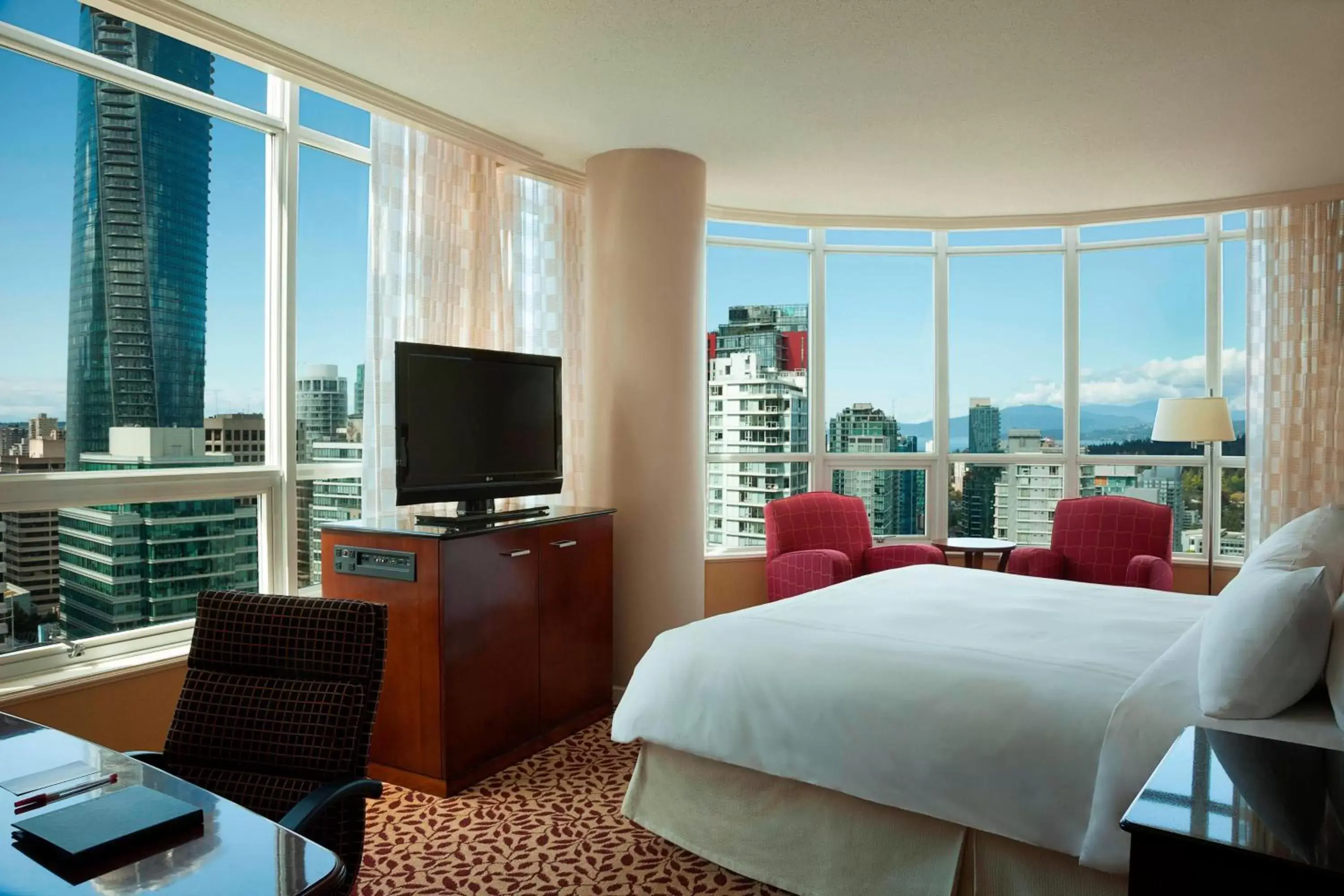 Photo of the whole room in Vancouver Marriott Pinnacle Downtown Hotel