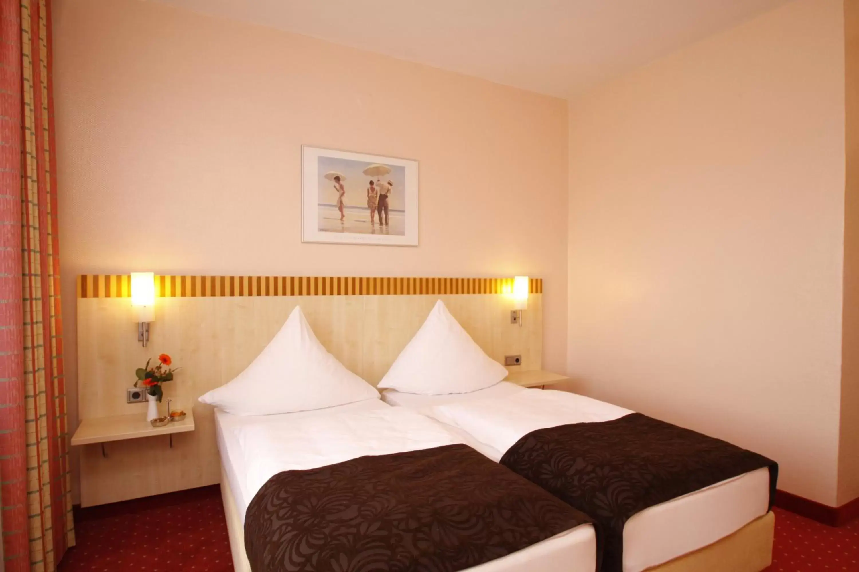 Photo of the whole room, Bed in Hotel Kaiserhof Wesel Photo of the whole room, Bed in Hotel Kaiserhof Wesel