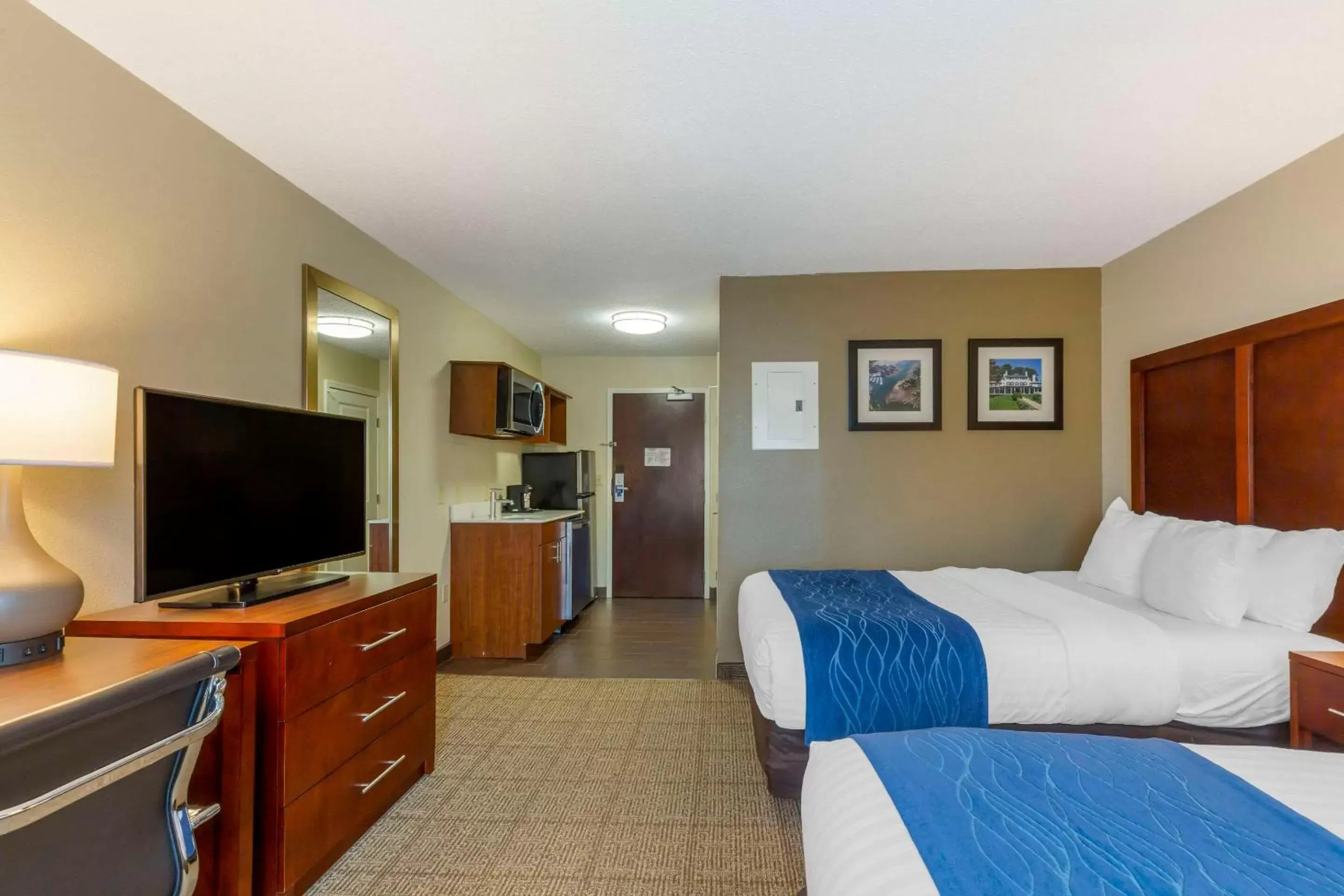 Bedroom, Bed in Comfort Inn Danvers - Boston North Shore