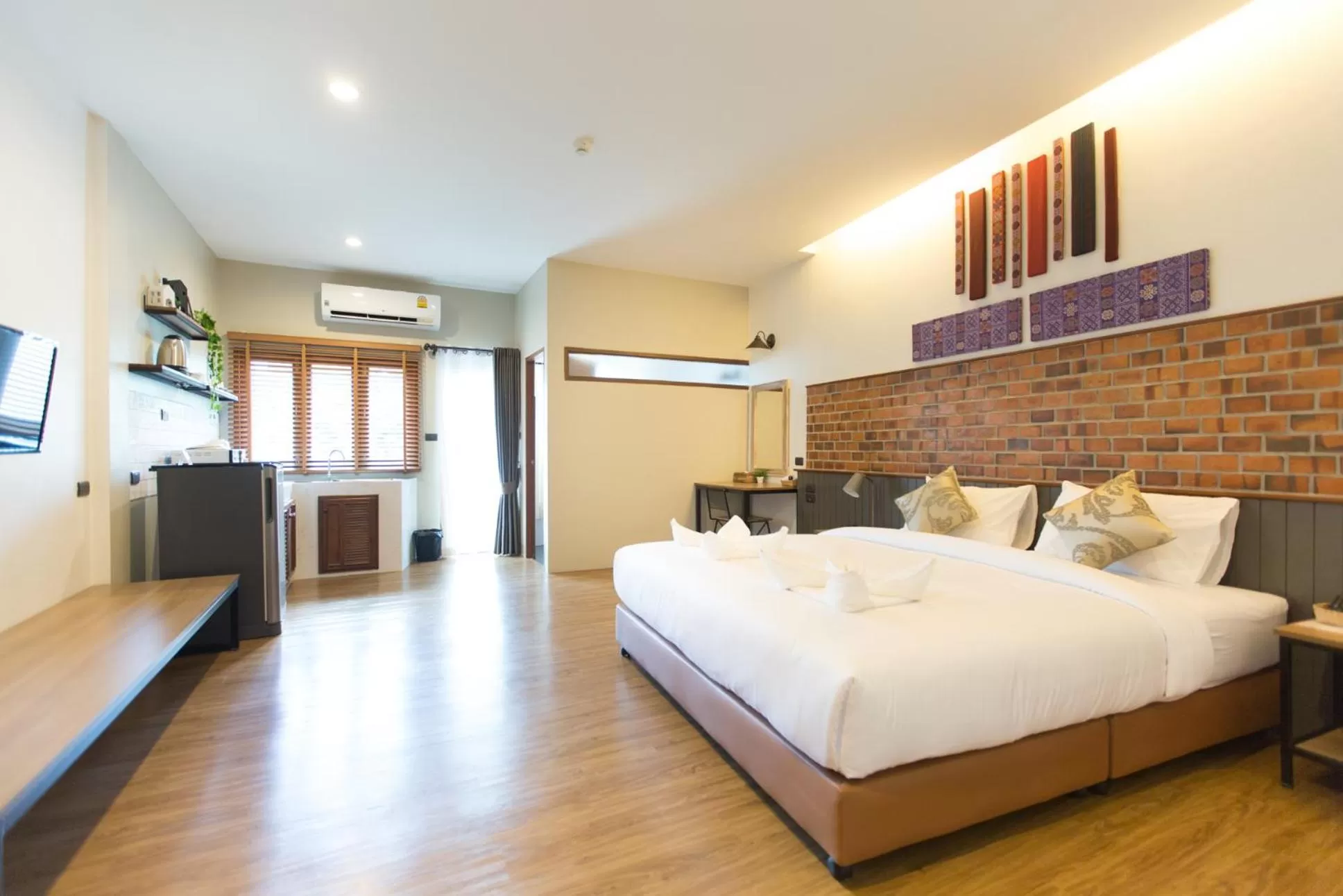 Bed in The Old City Wall Inn