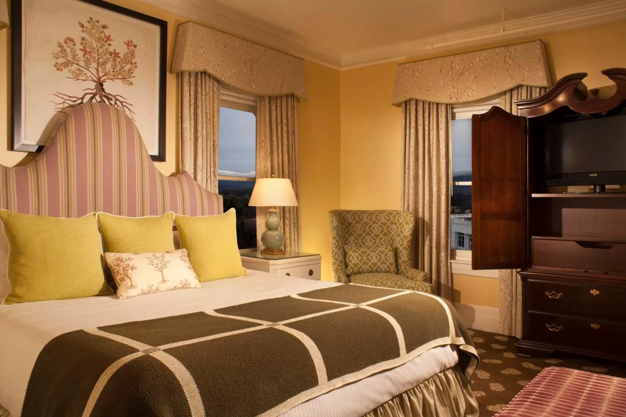 Luxury Tower Suite - 1 King Bed in Omni Mount Washington Resort