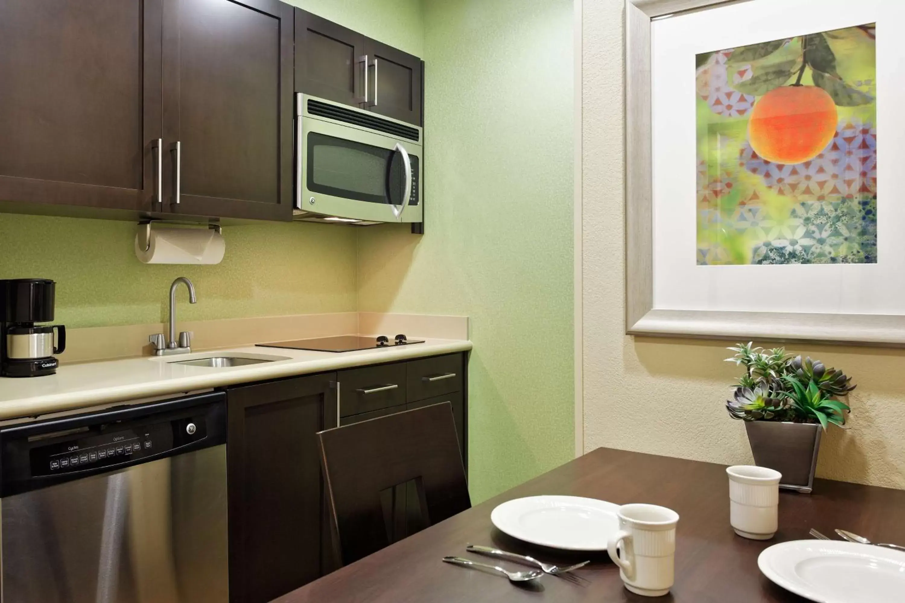 Kitchen or kitchenette, Kitchen/Kitchenette in Homewood Suites by Hilton Orlando Airport