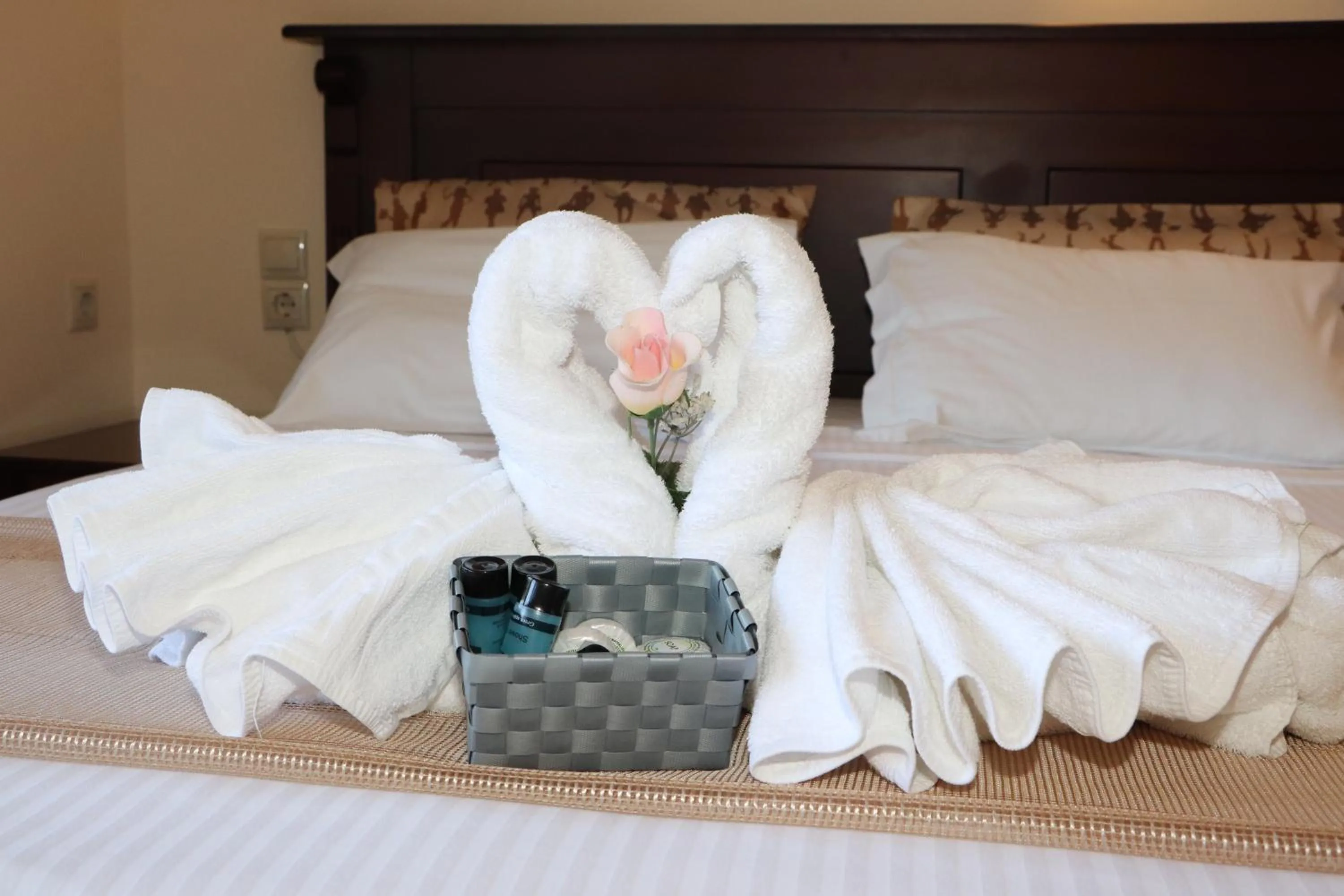 Bed in Hotel Kosta Famissi