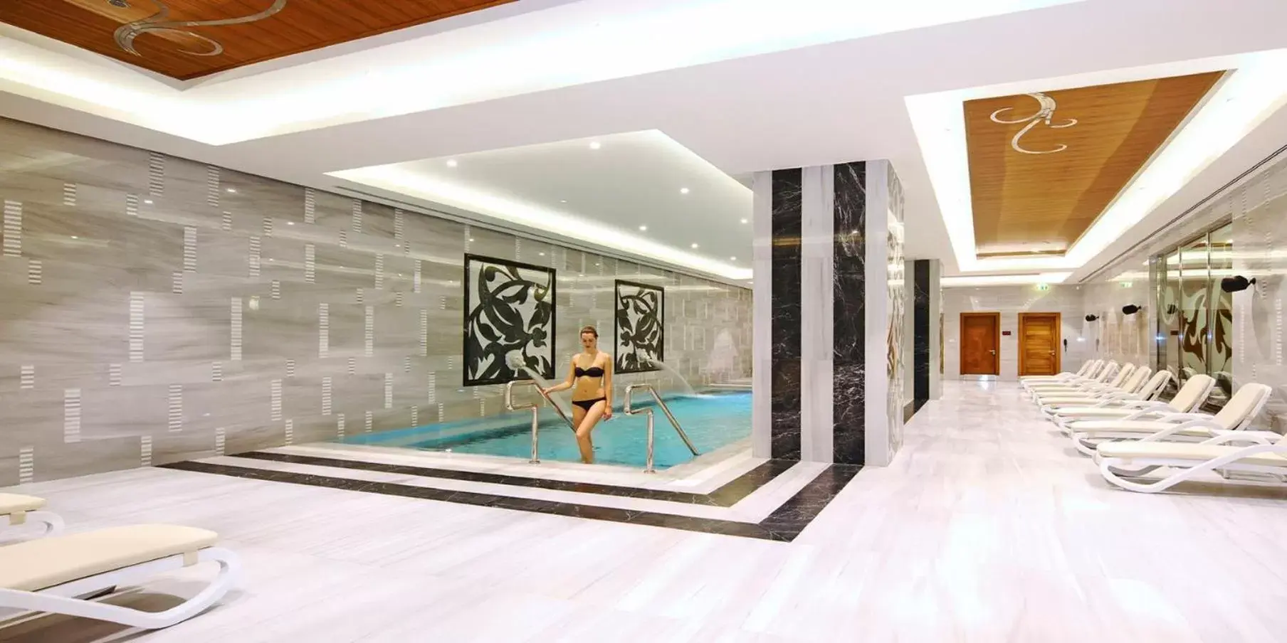 Swimming Pool in Crowne Plaza Bursa Convention Center & Thermal Spa, an IHG Hotel