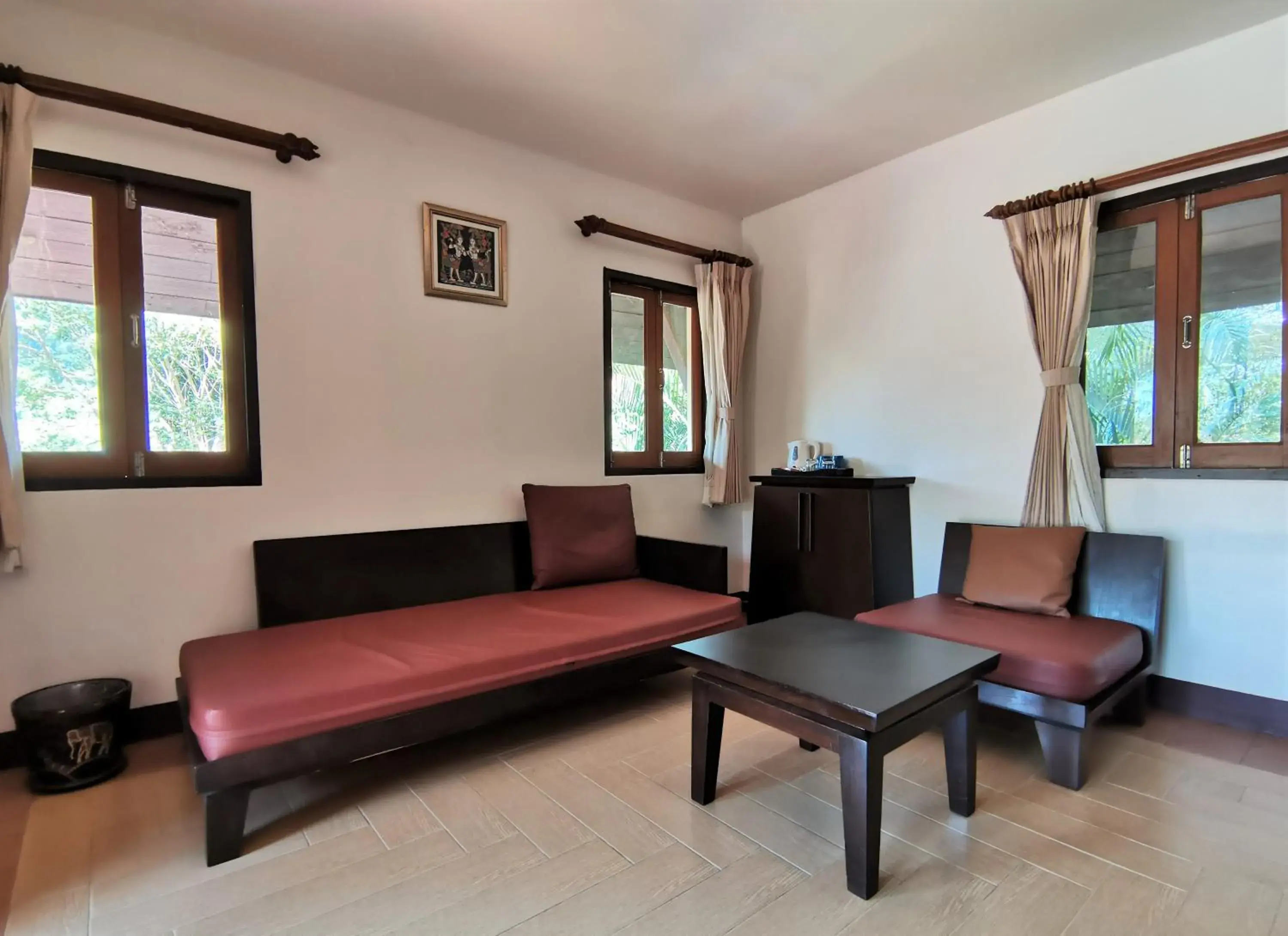 Living room, Seating Area in Holiday Villa Hotel