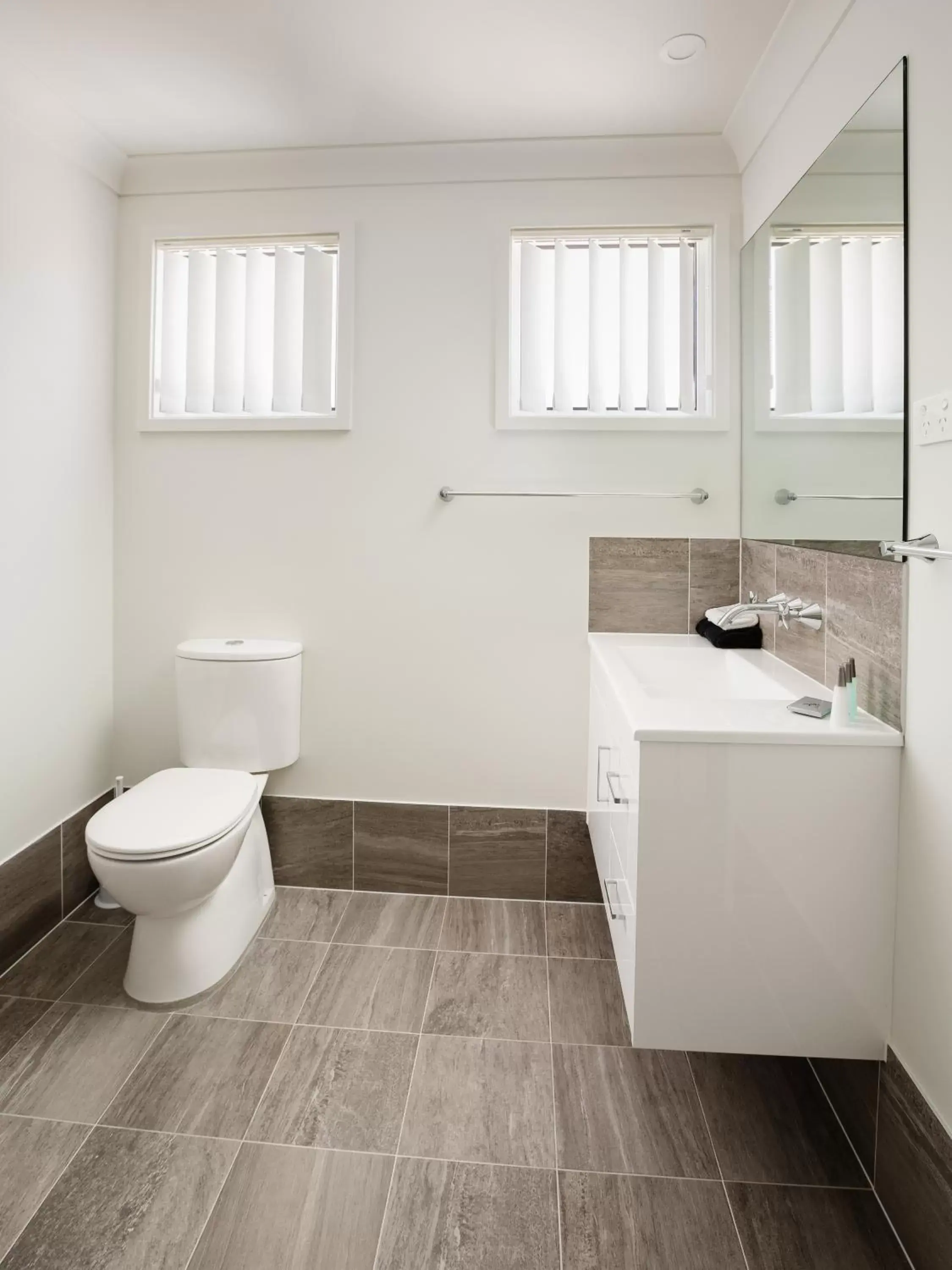 Toilet, Bathroom in Wallsend Executive Apartments