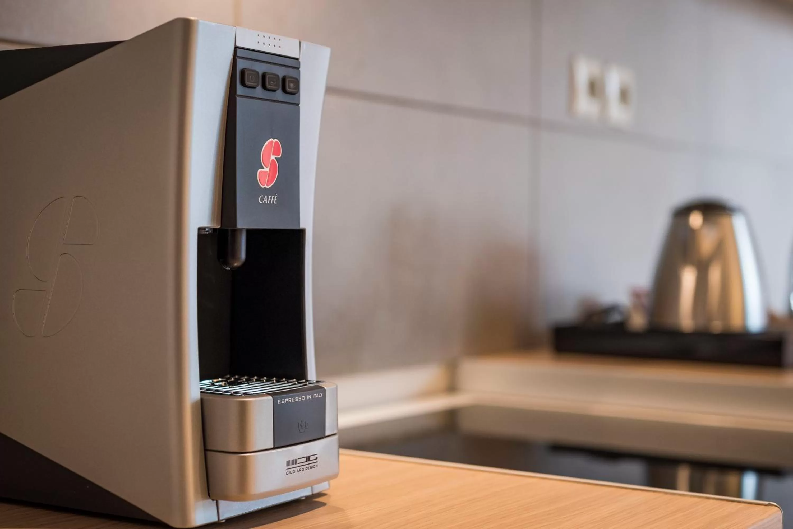 Coffee/tea facilities in Trianon Luxury Apartments & Suites