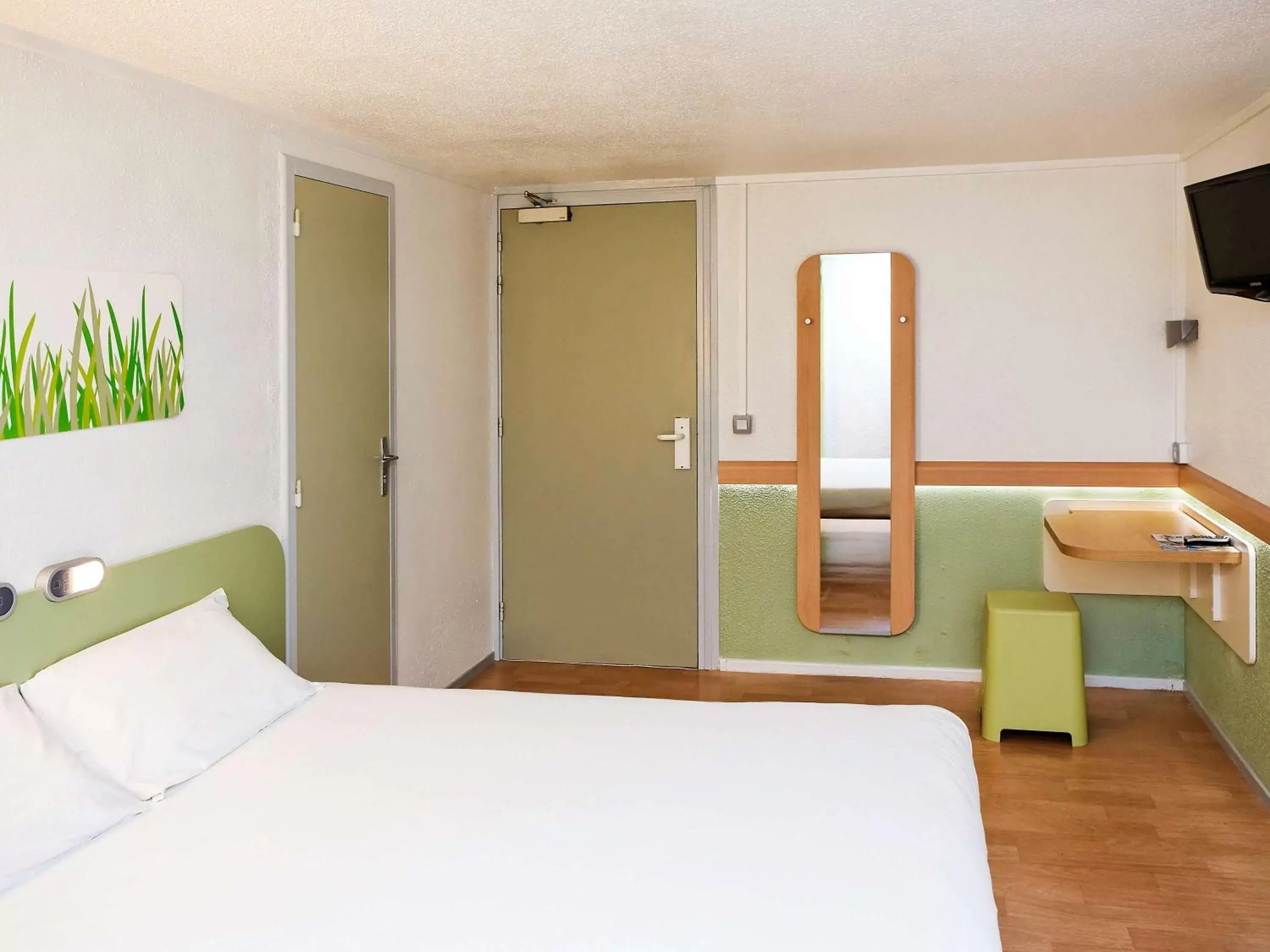 Photo of the whole room, Bed in ibis budget Lorient Caudan