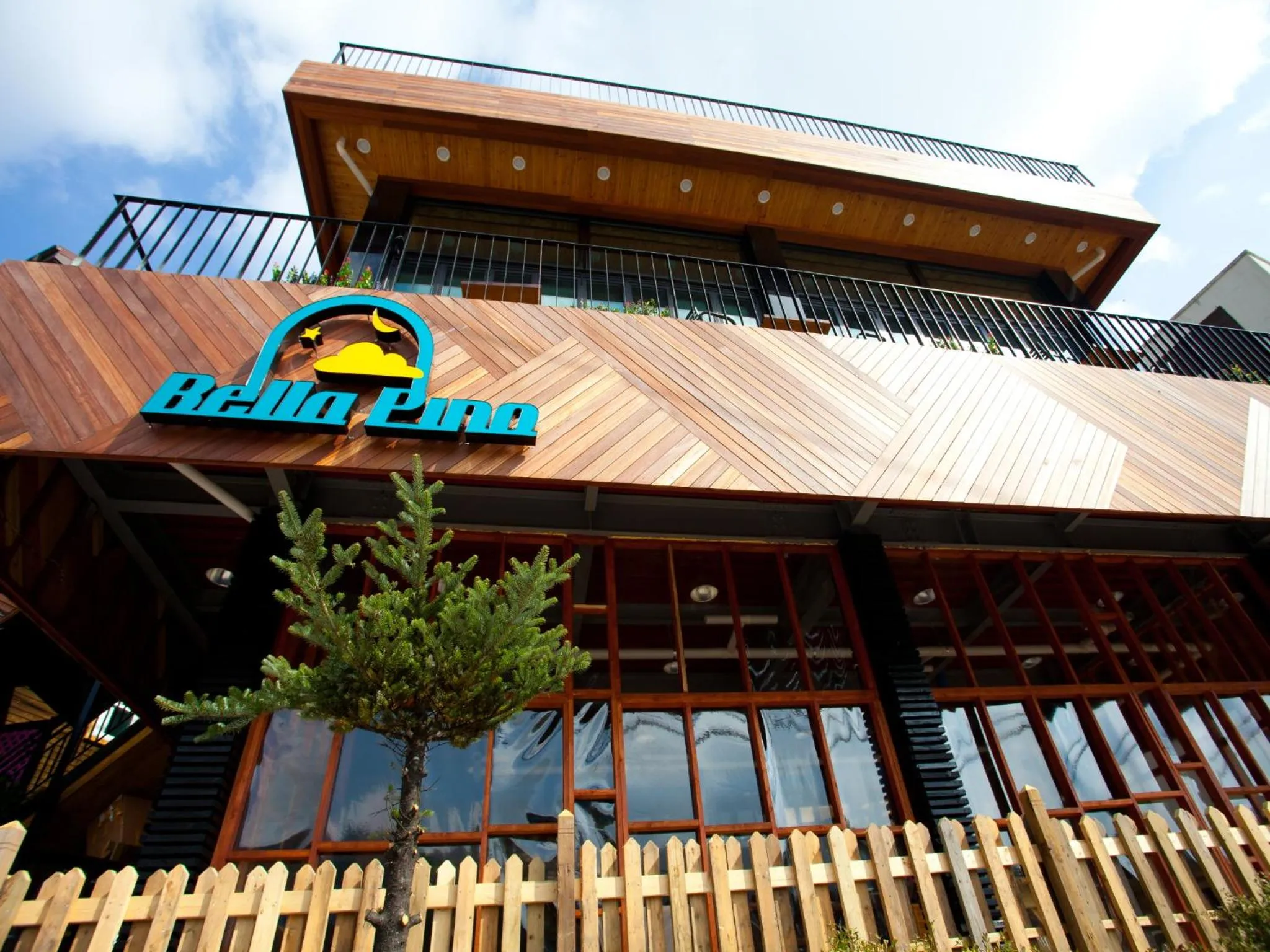 Restaurant/places to eat in White Cabin