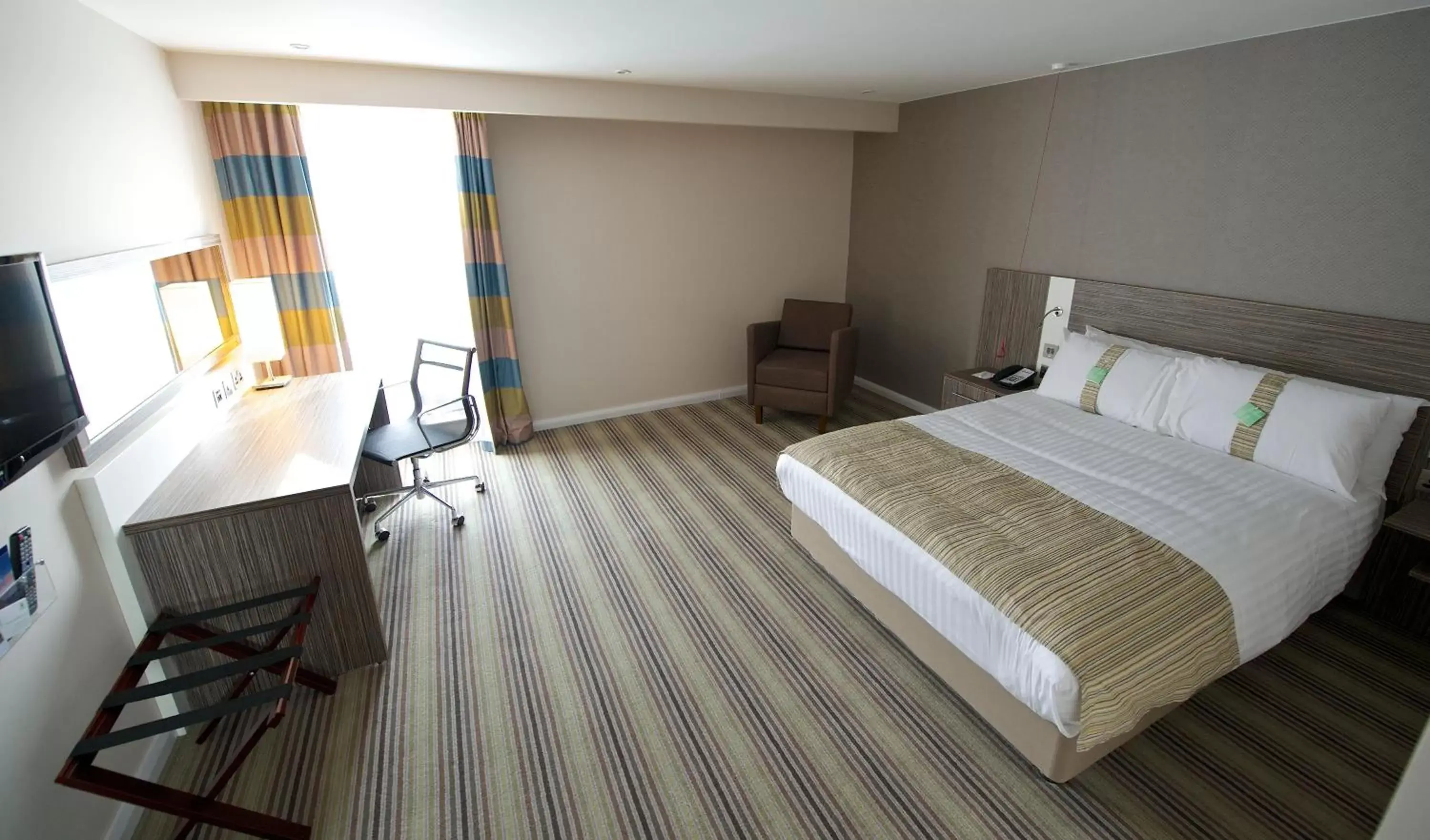 Photo of the whole room, Bed in Holiday Inn Southend, an IHG Hotel
