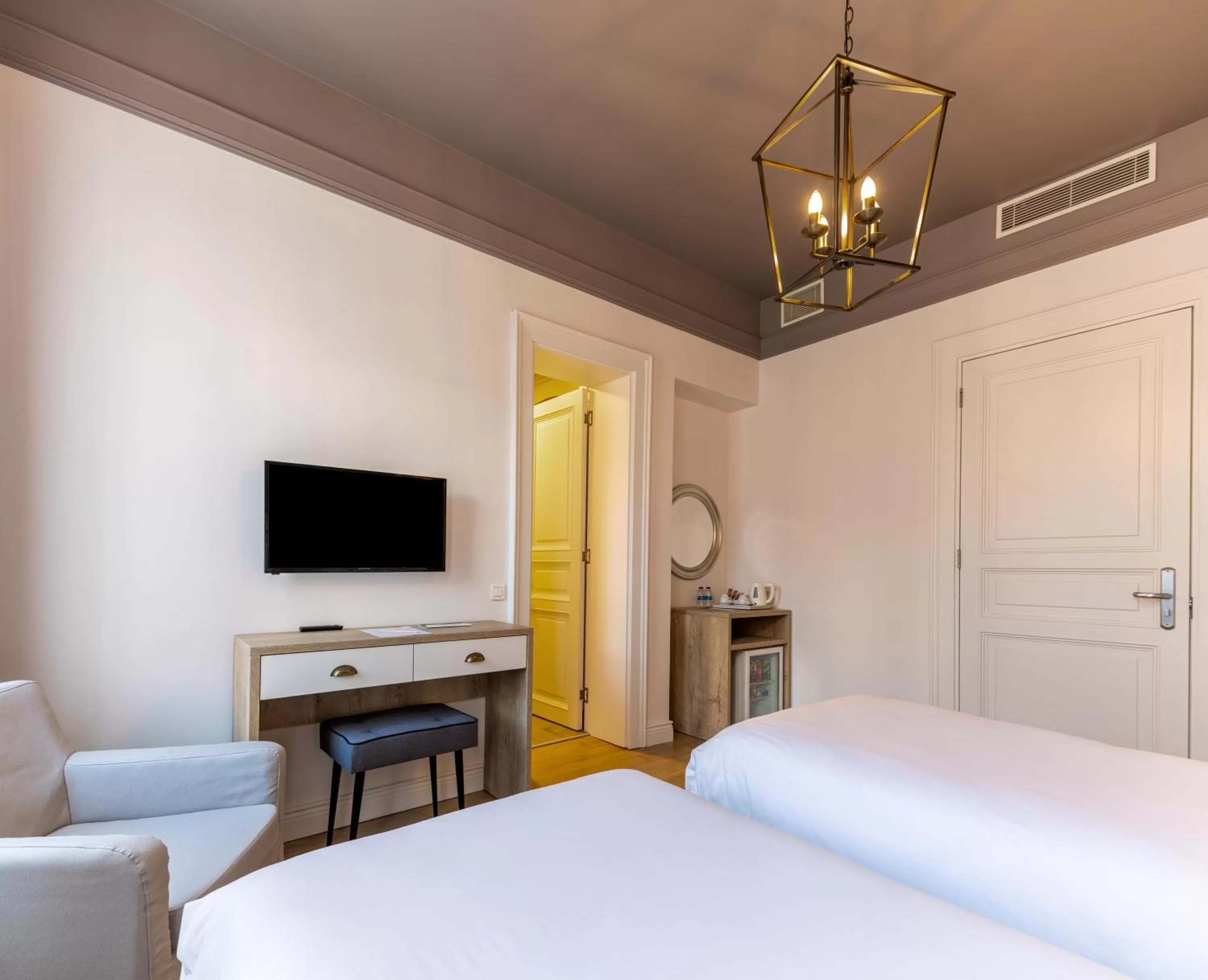 Photo of the whole room, Bed in Petros Hotel