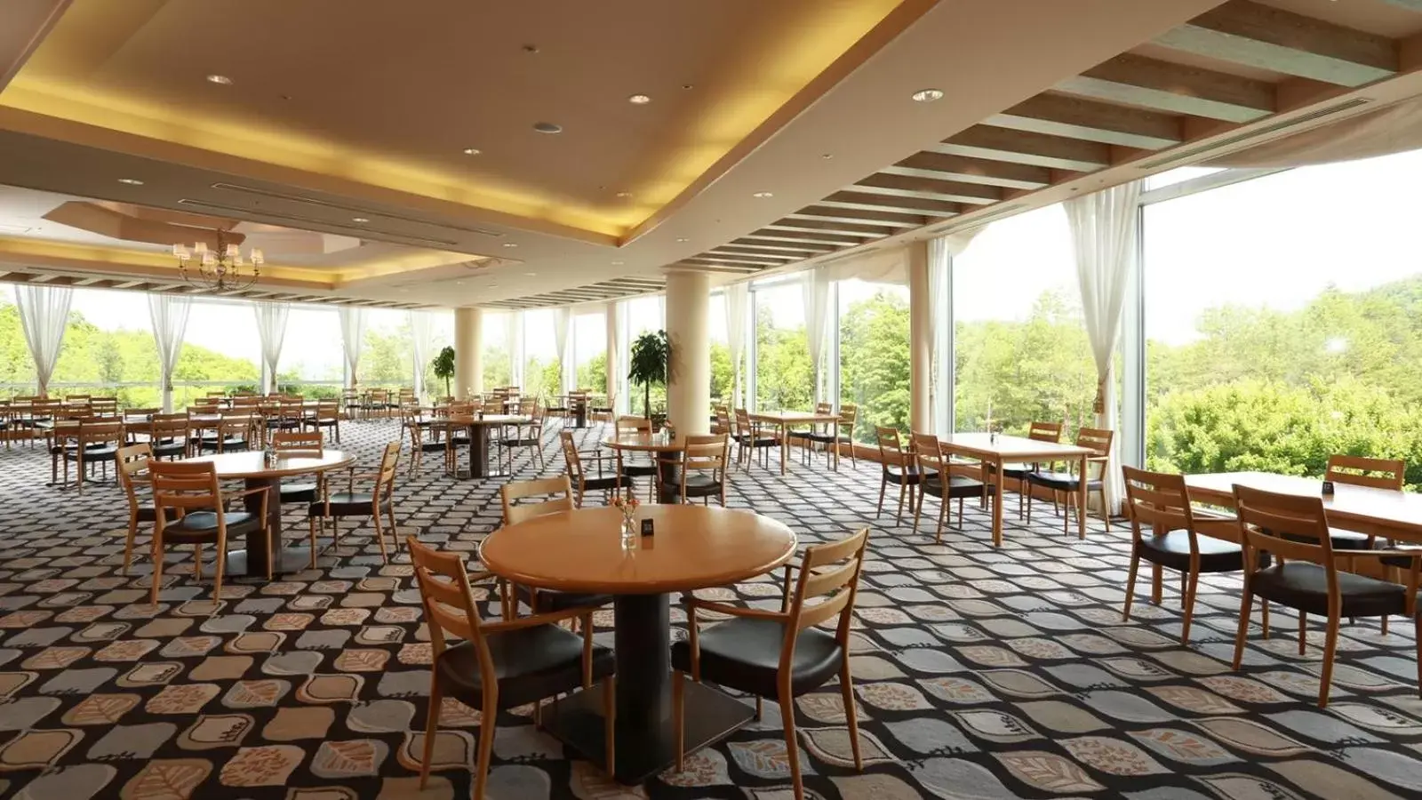 Restaurant/Places to Eat in Hotel Associa Takayama Resort