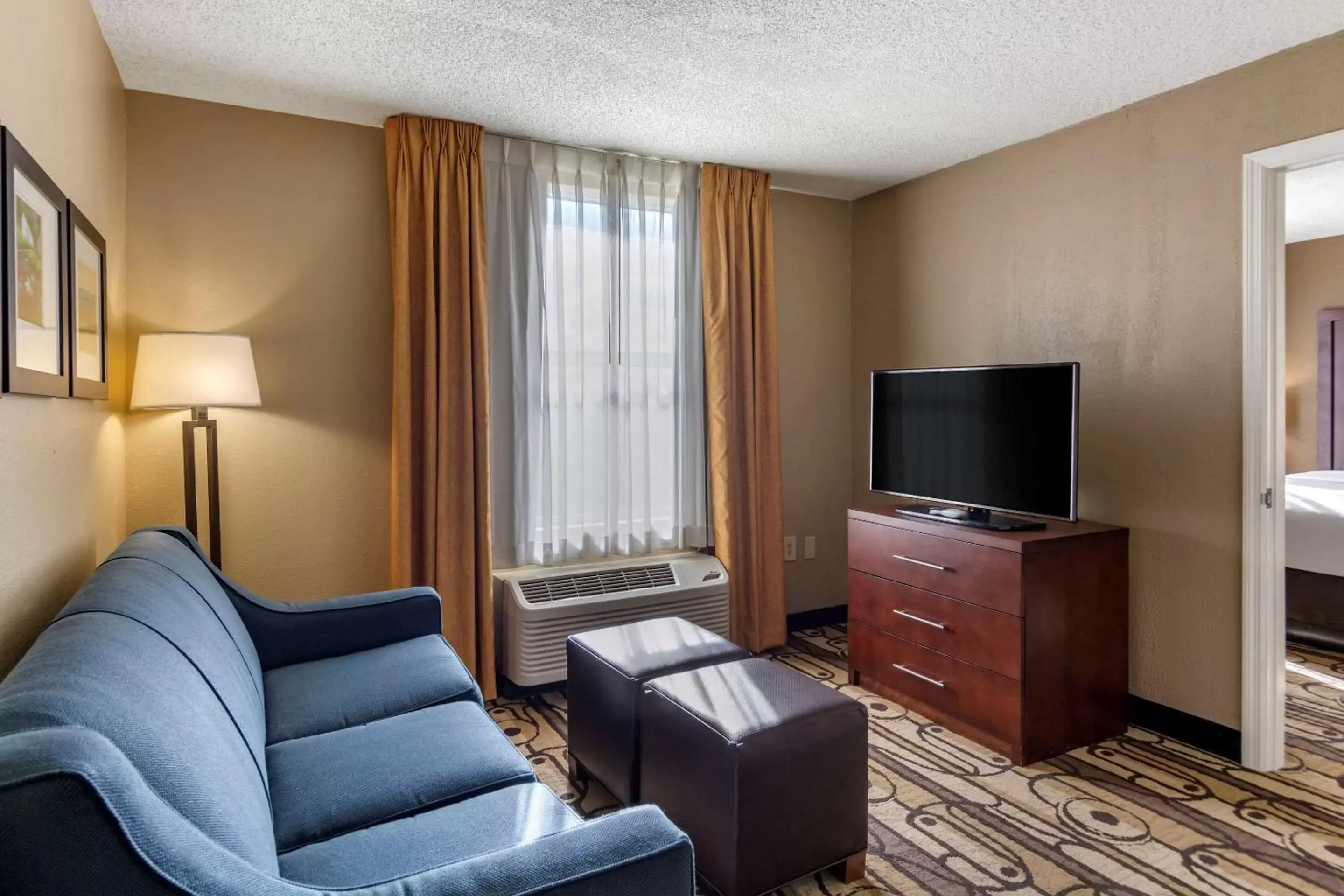 Photo of the whole room, Seating Area in Comfort Inn & Suites