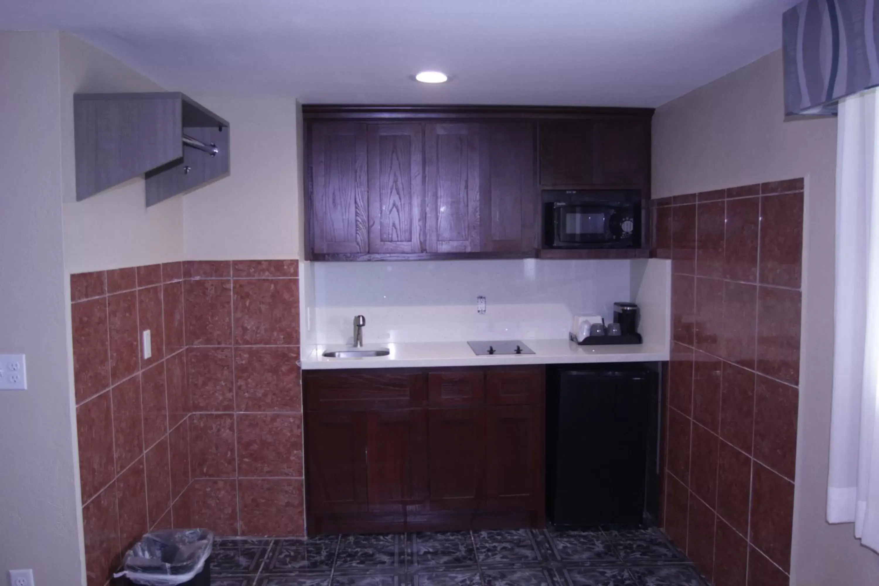 Kitchen or kitchenette, Kitchen/Kitchenette in Americas Best Value Inn Port Aransas