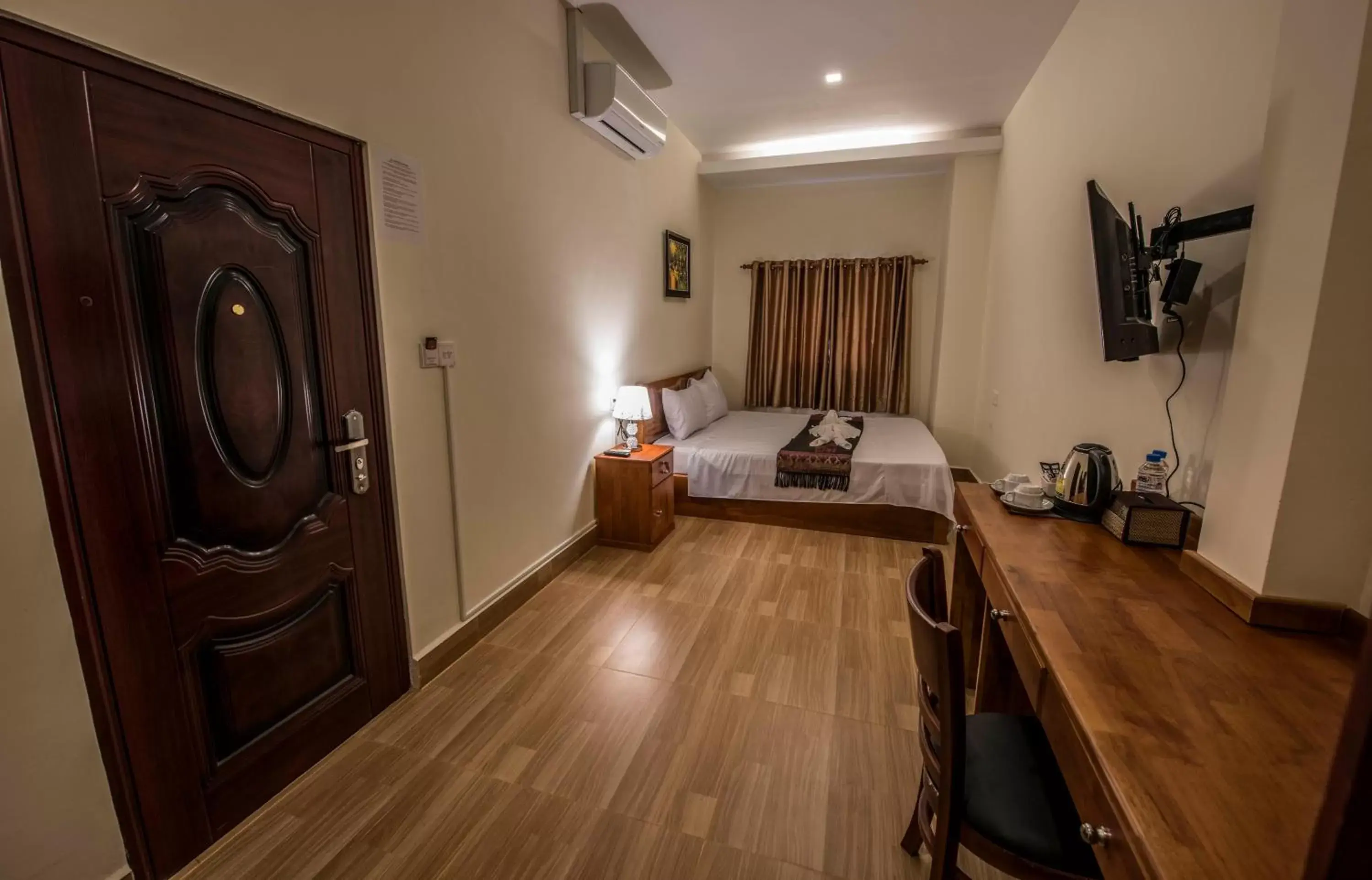 Bedroom, Seating Area in Phnom Penh Le Vincent Hotel