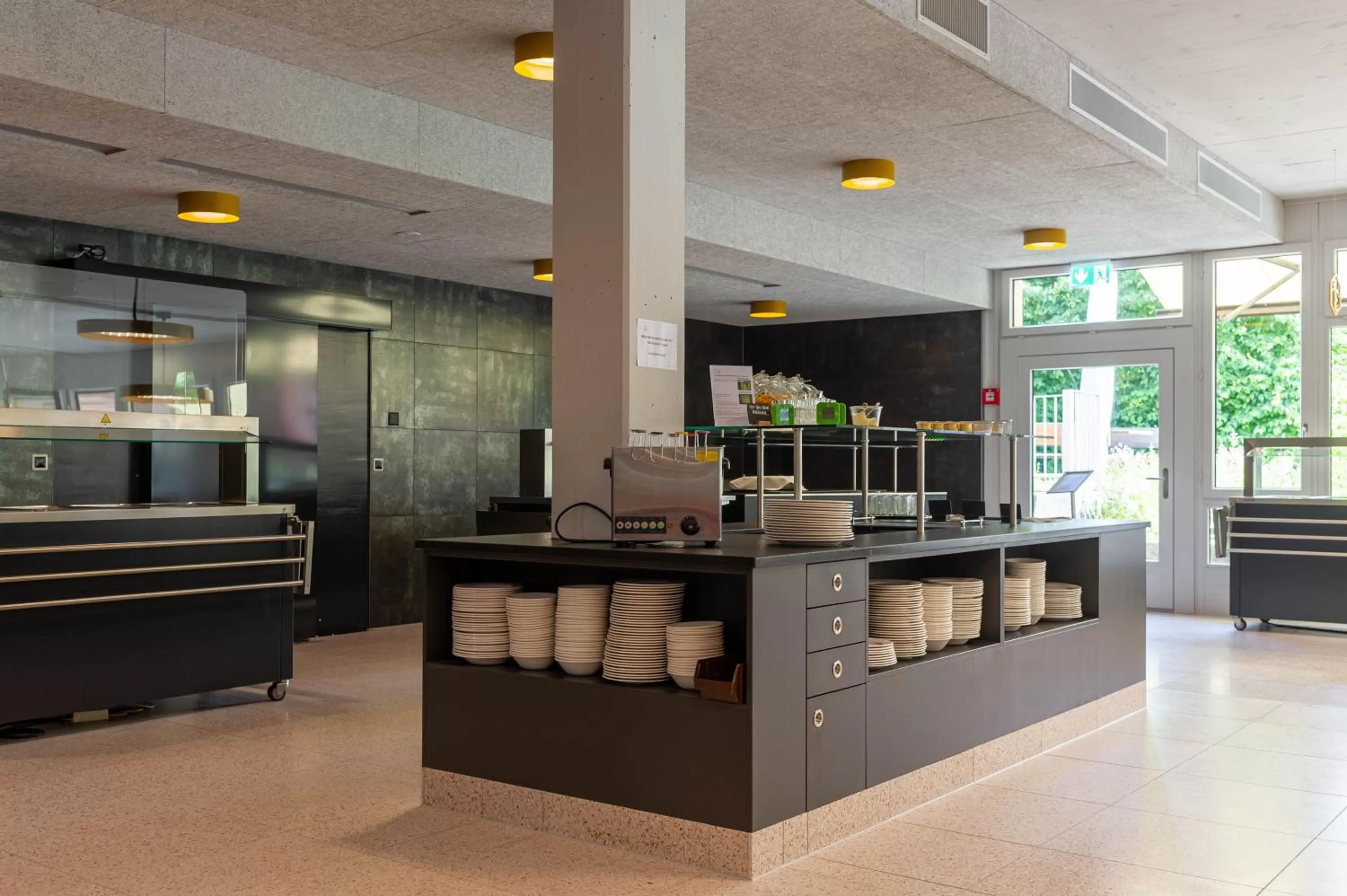 Restaurant/places to eat in The Lab Hotel & Apartments