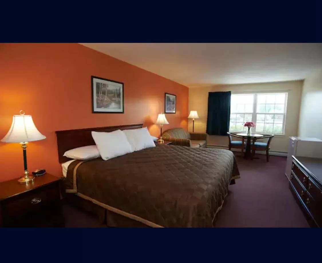 Bed in Coos Motor Inn