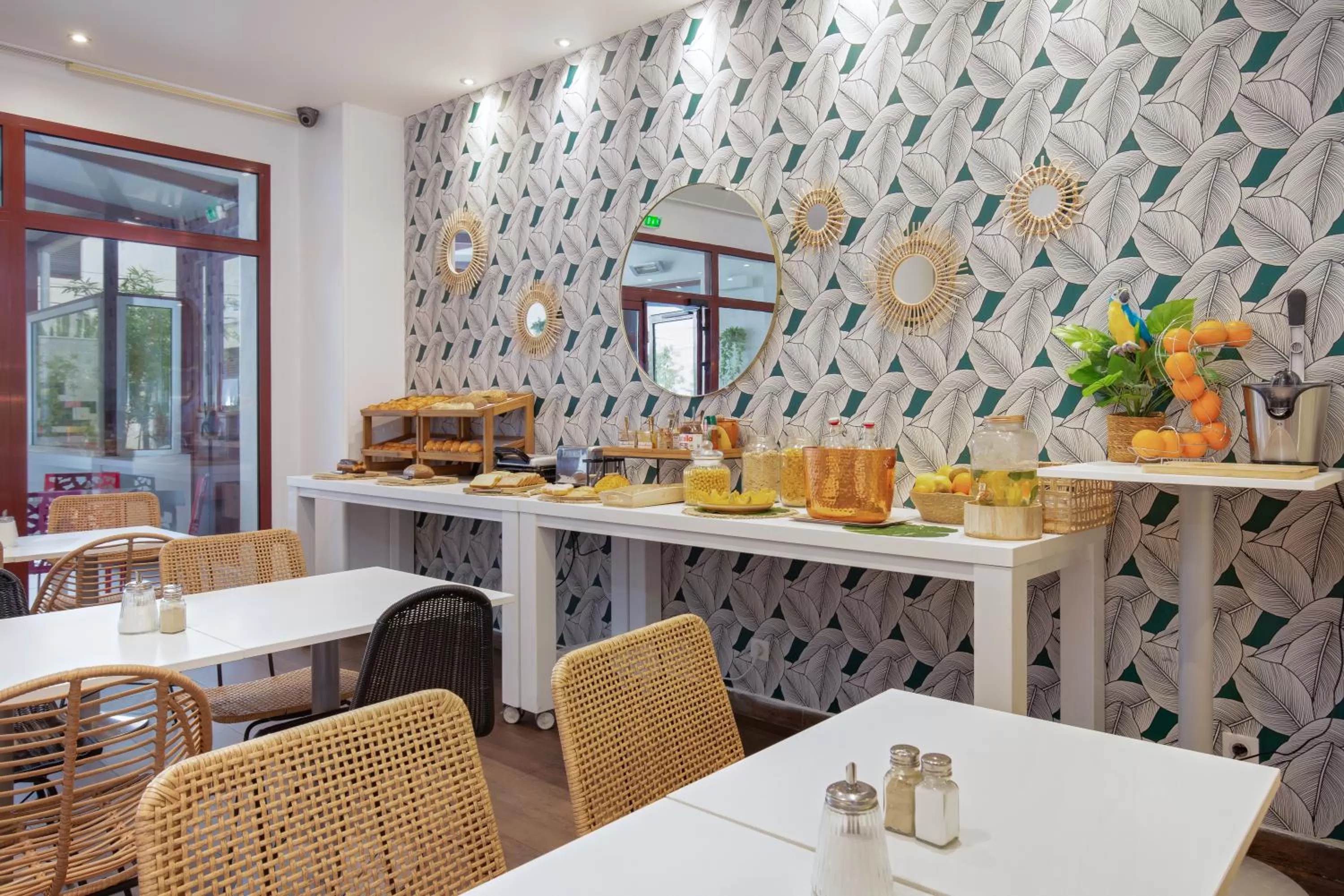 Breakfast in Novotel Suites Perpignan Centre - Grandes Suites & Confort Centre-Ville