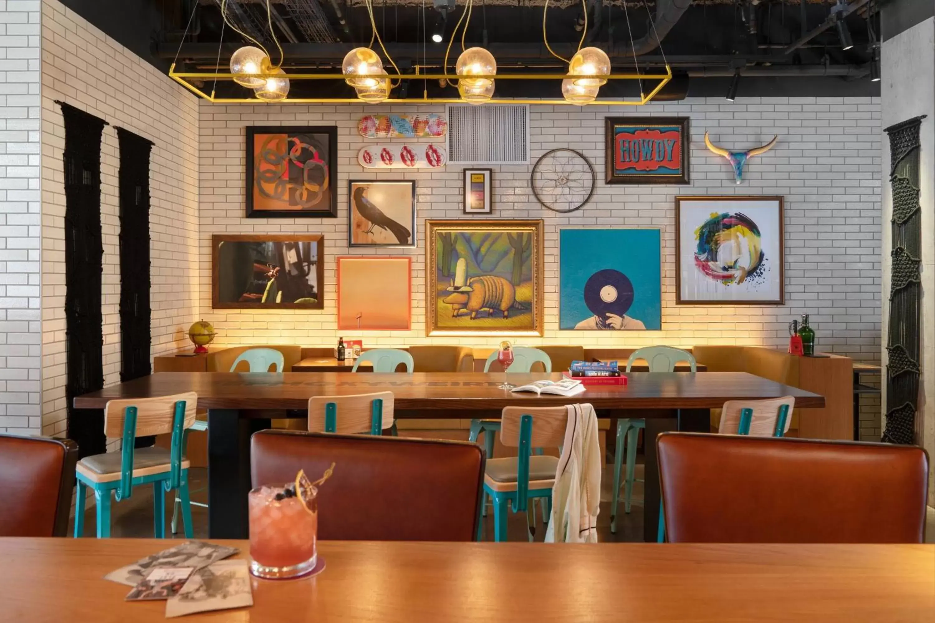 Restaurant/Places to Eat in Moxy Austin - University