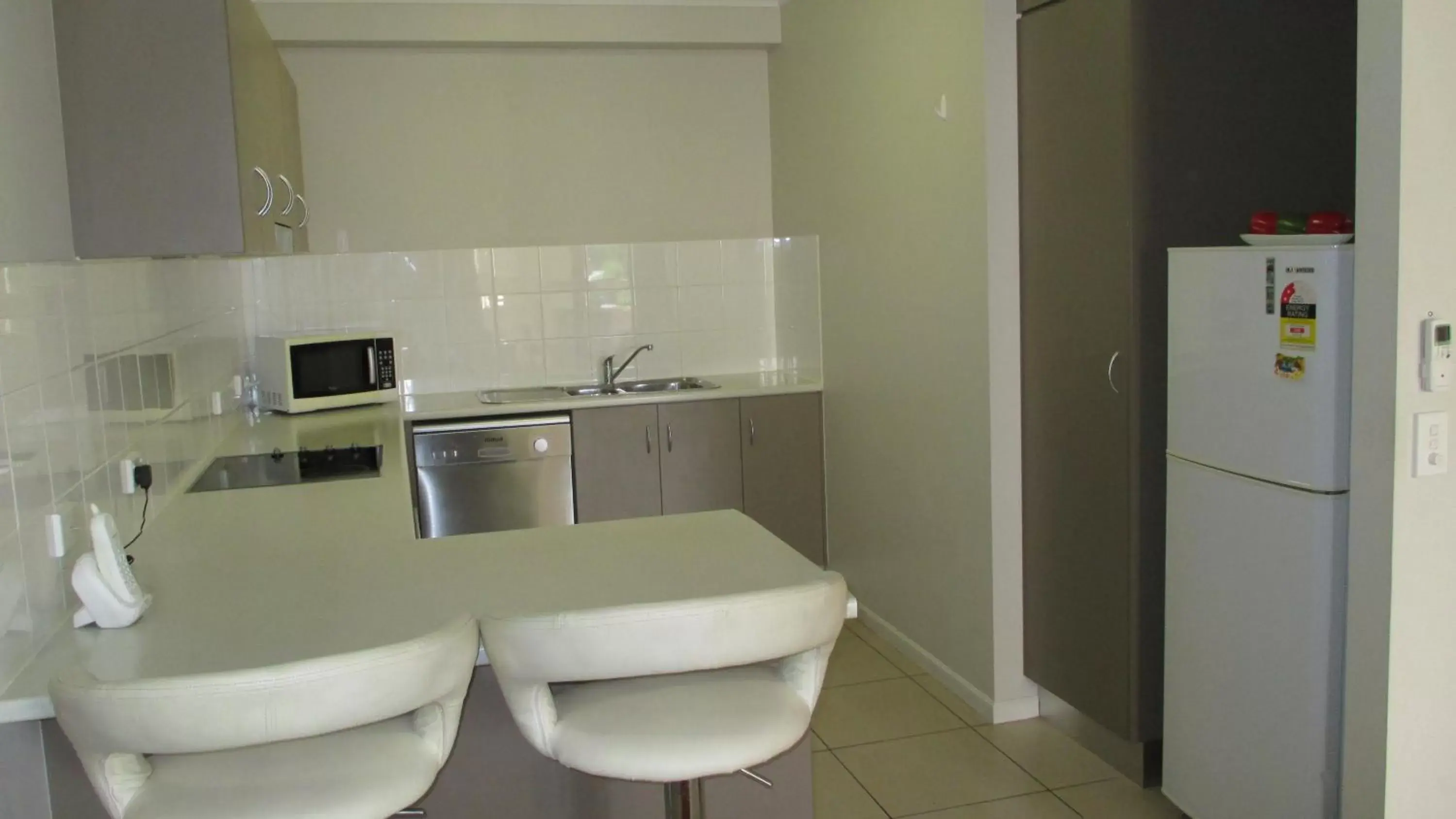 Kitchen or kitchenette, Kitchen/Kitchenette in Edge Apartments Cairns