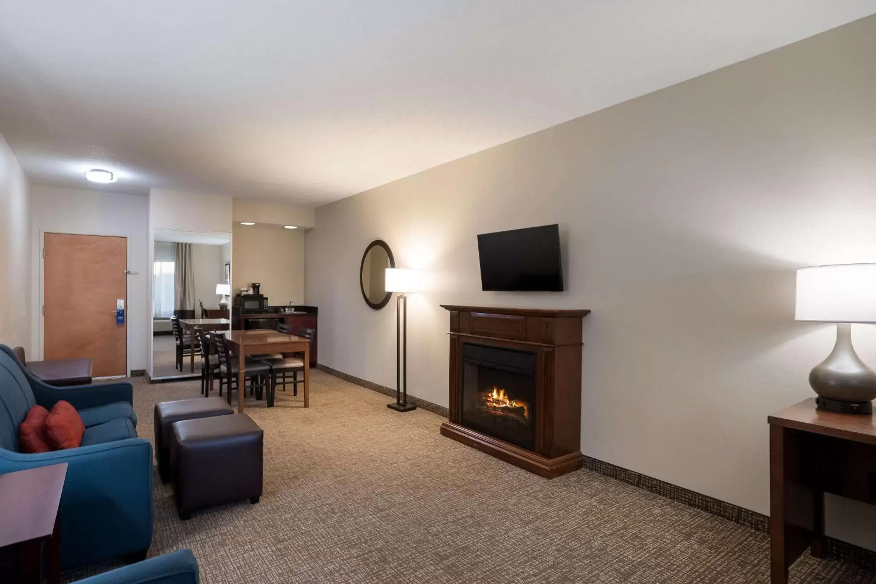 Bedroom, TV/Entertainment Center in Comfort Suites Suffolk – Chesapeake