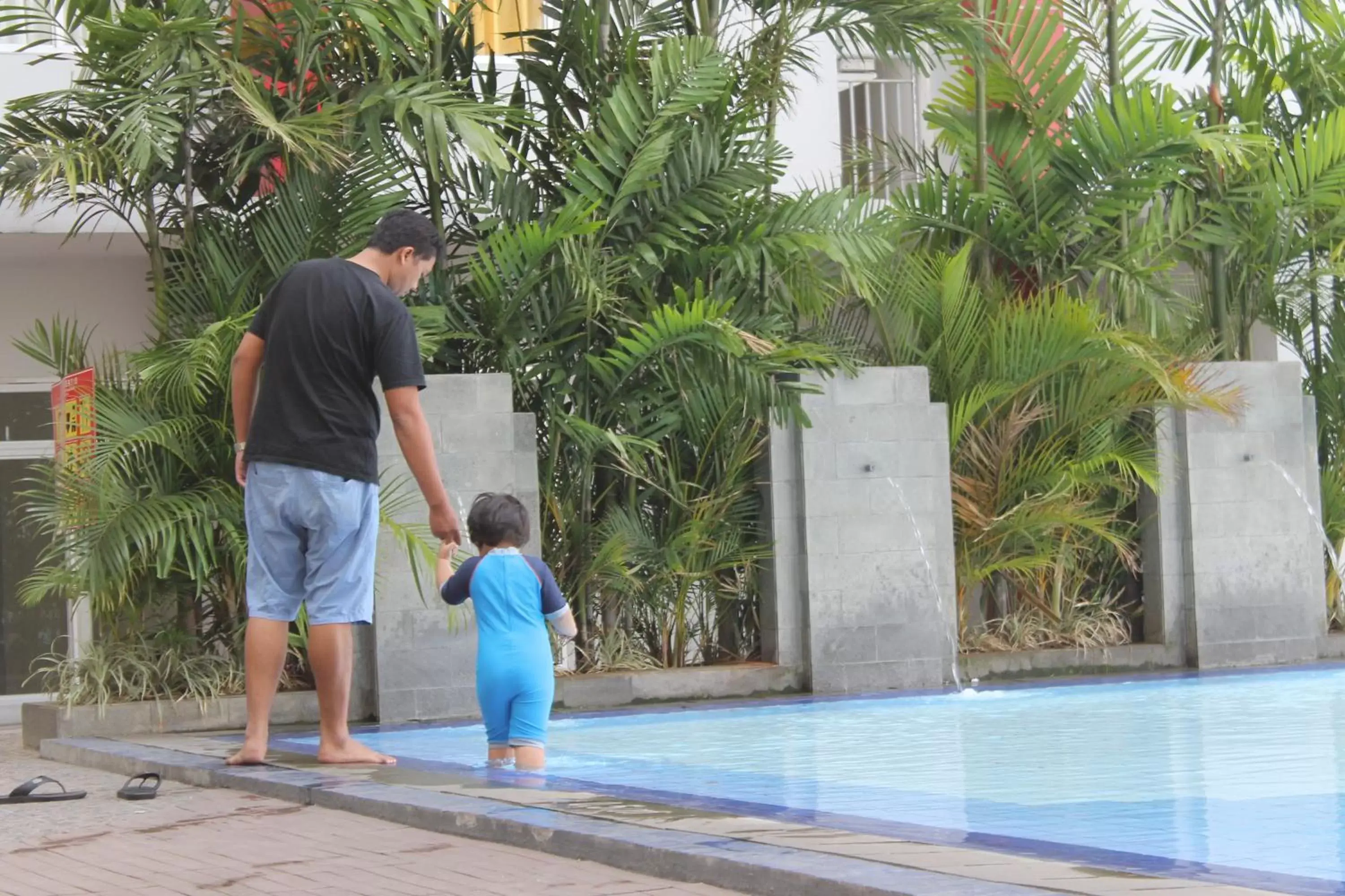 Swimming Pool in Hotel Gunawangsa MERR