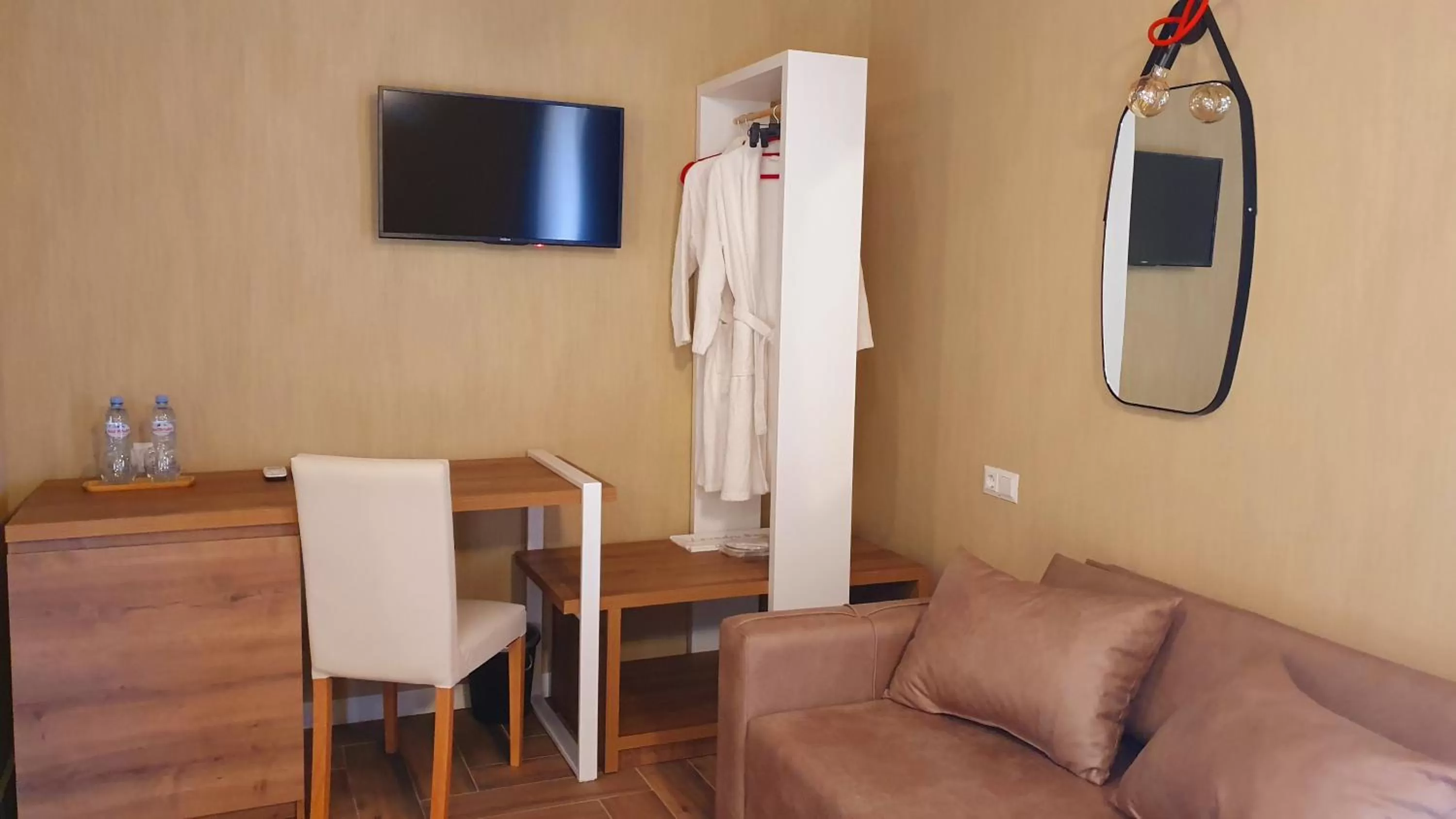 TV and multimedia, Seating Area in Hotel BaniHills Tbilisi