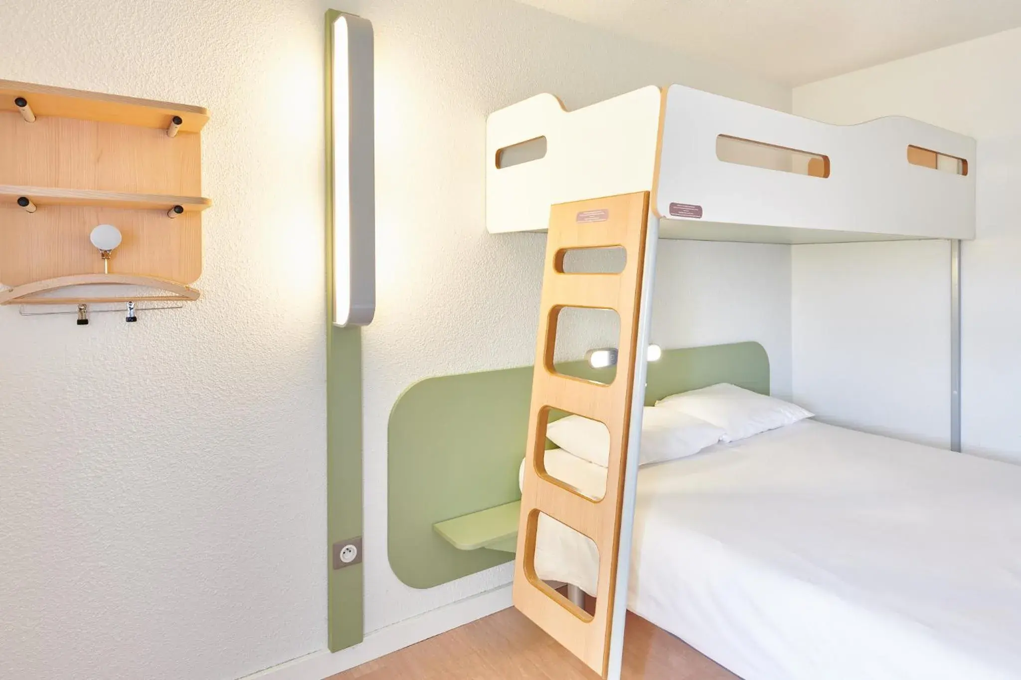 Bedroom, Bunk Bed in ibis budget Saint Paul Les Dax