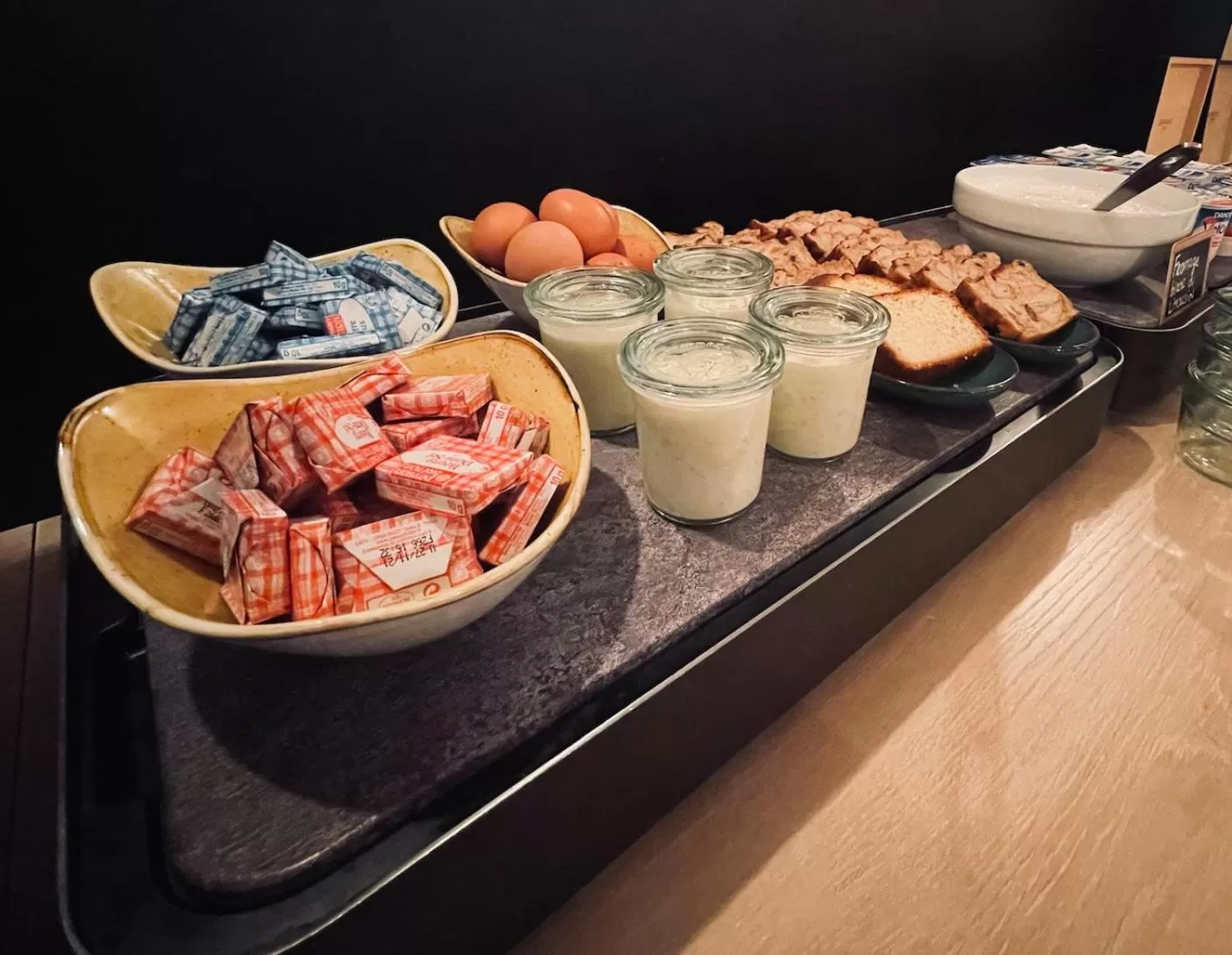 Food and drinks in Sure Hotel by Best Western Bordeaux Lac