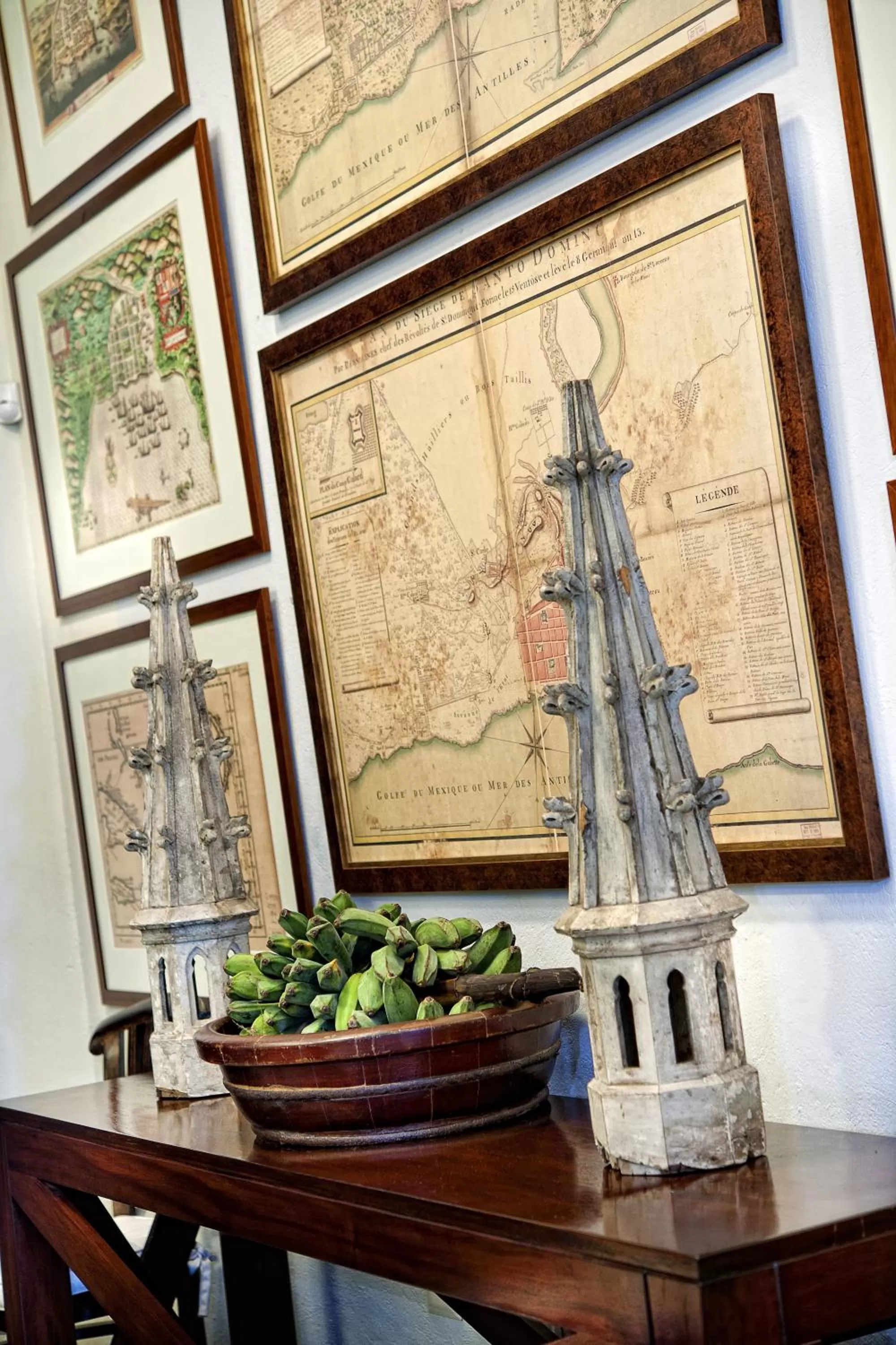 Decorative detail in Casas del XVI