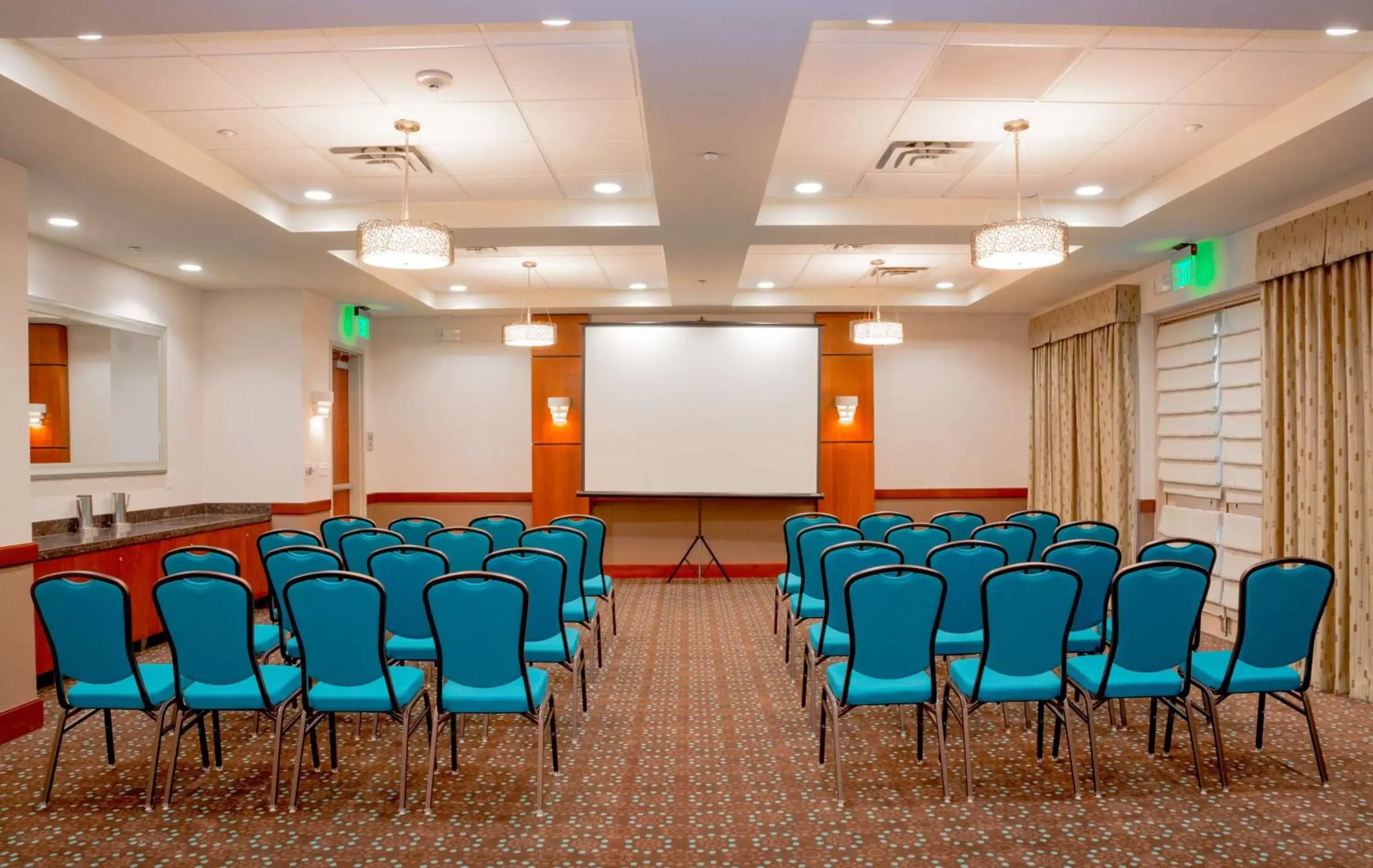 Meeting/conference room in Hampton Inn & Suites Riverside/Corona East