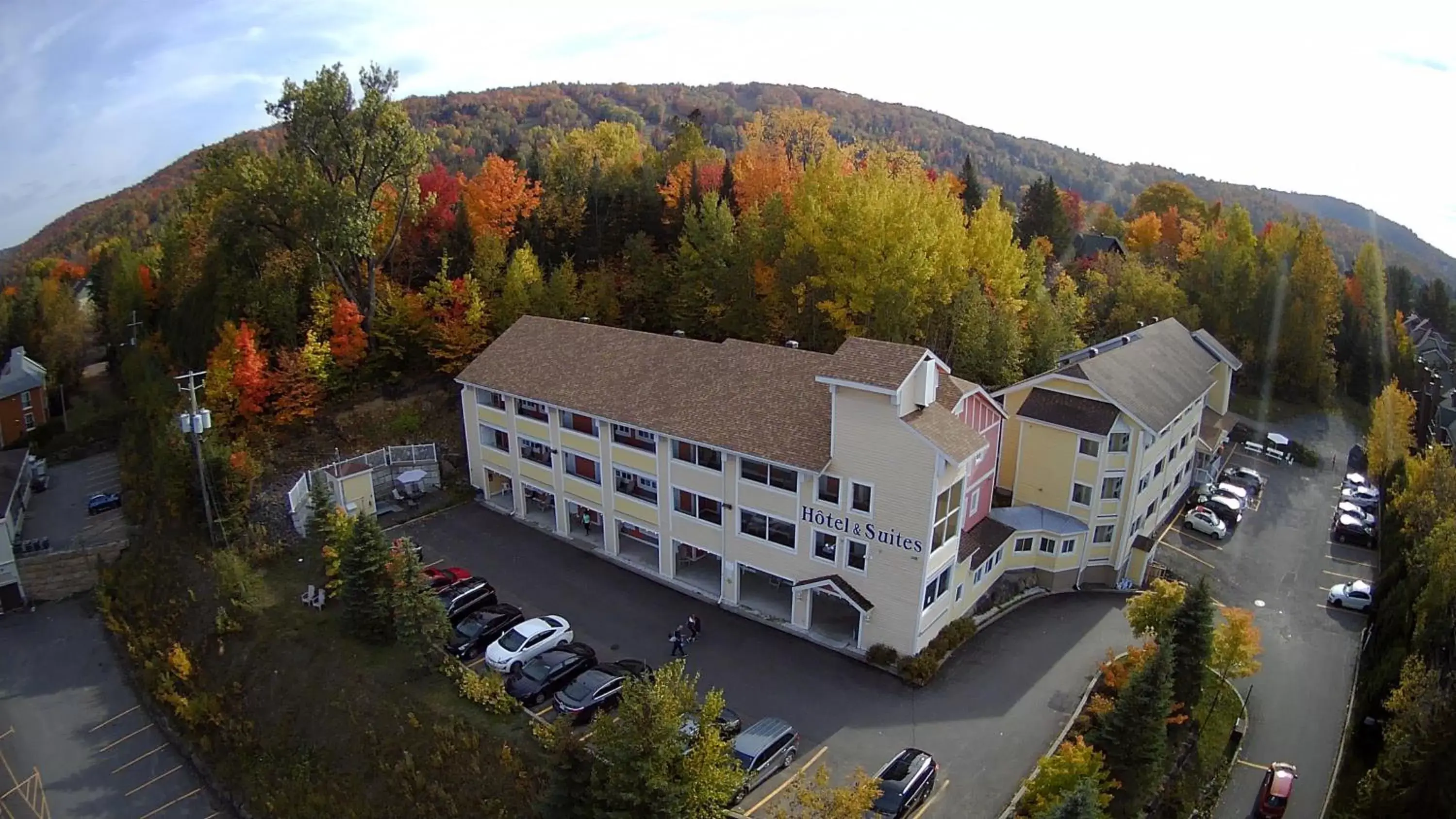 Bird's eye view, Bird's-eye View in Hotel and Suites Les Laurentides