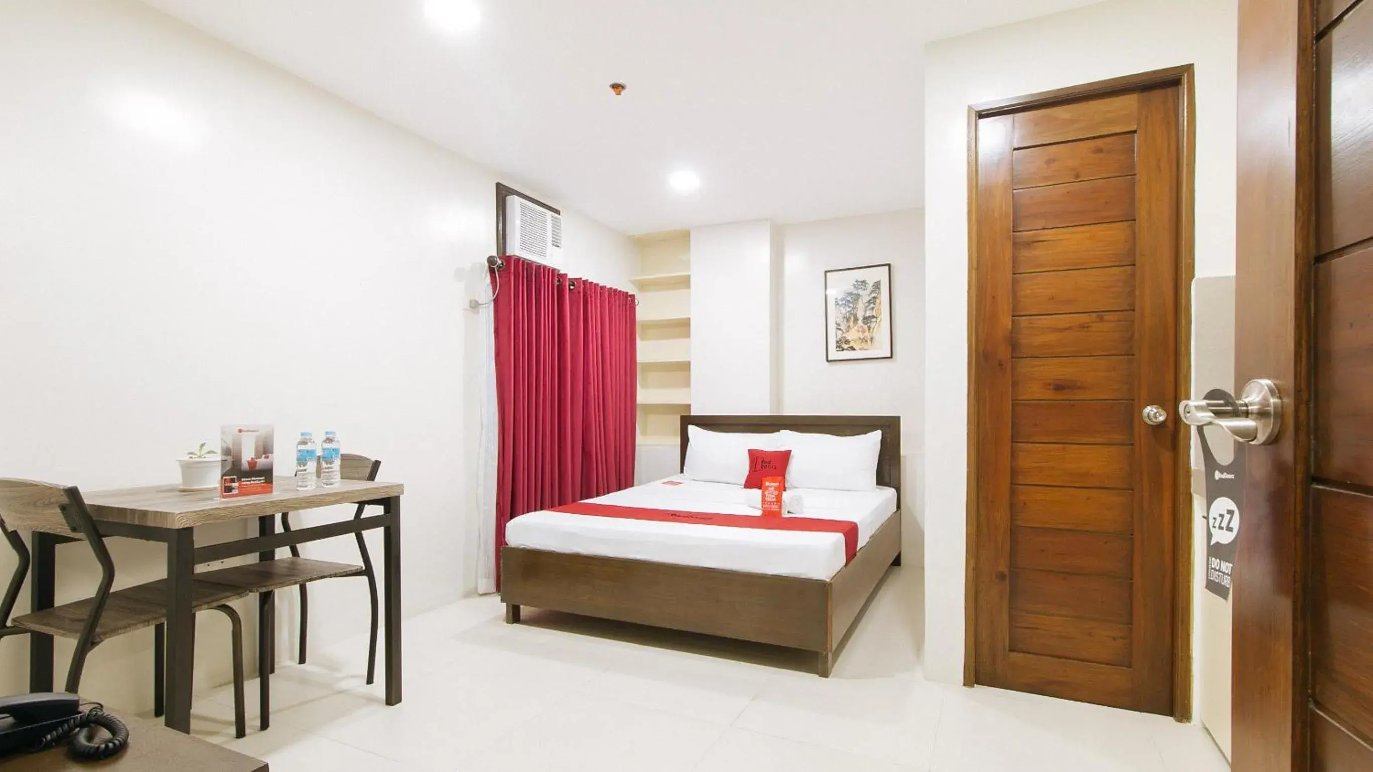 Bedroom in RedDoorz near Fernwoods Garden Quezon City