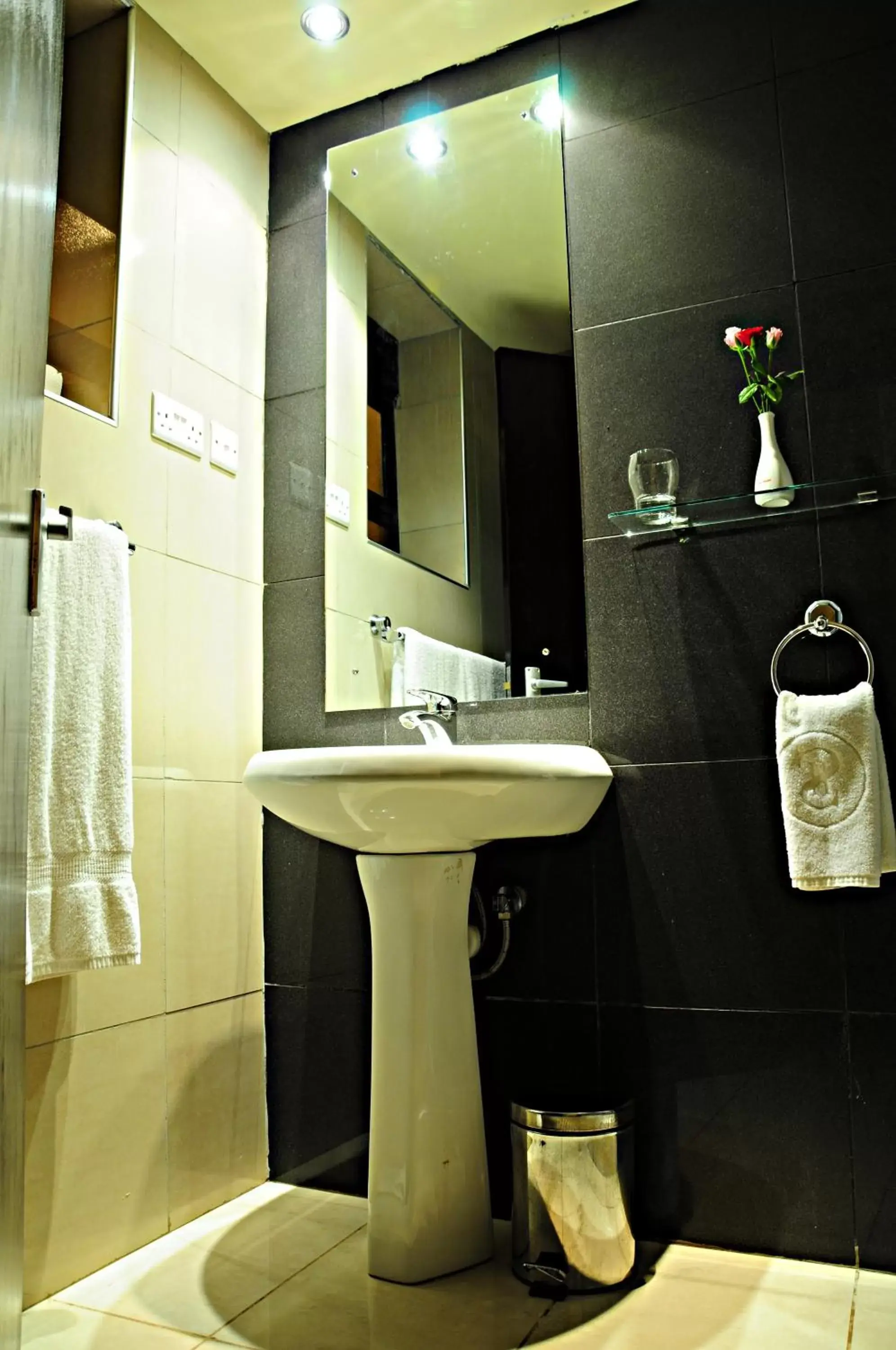 Bathroom in Dolphin Suites Bathroom in Dolphin Suites