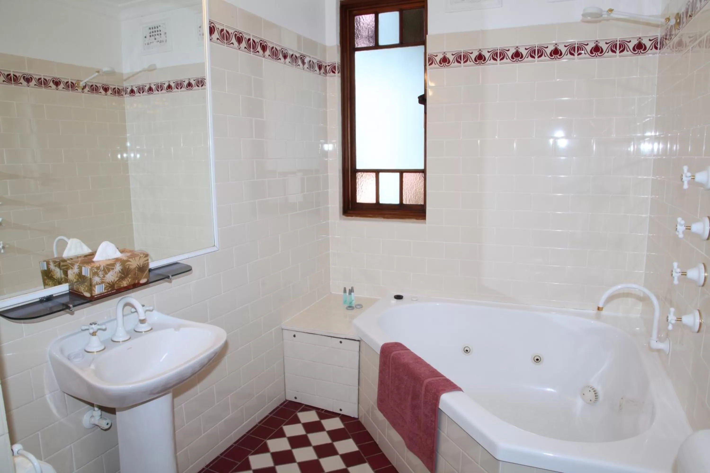 Bathroom in Three Explorers Motel