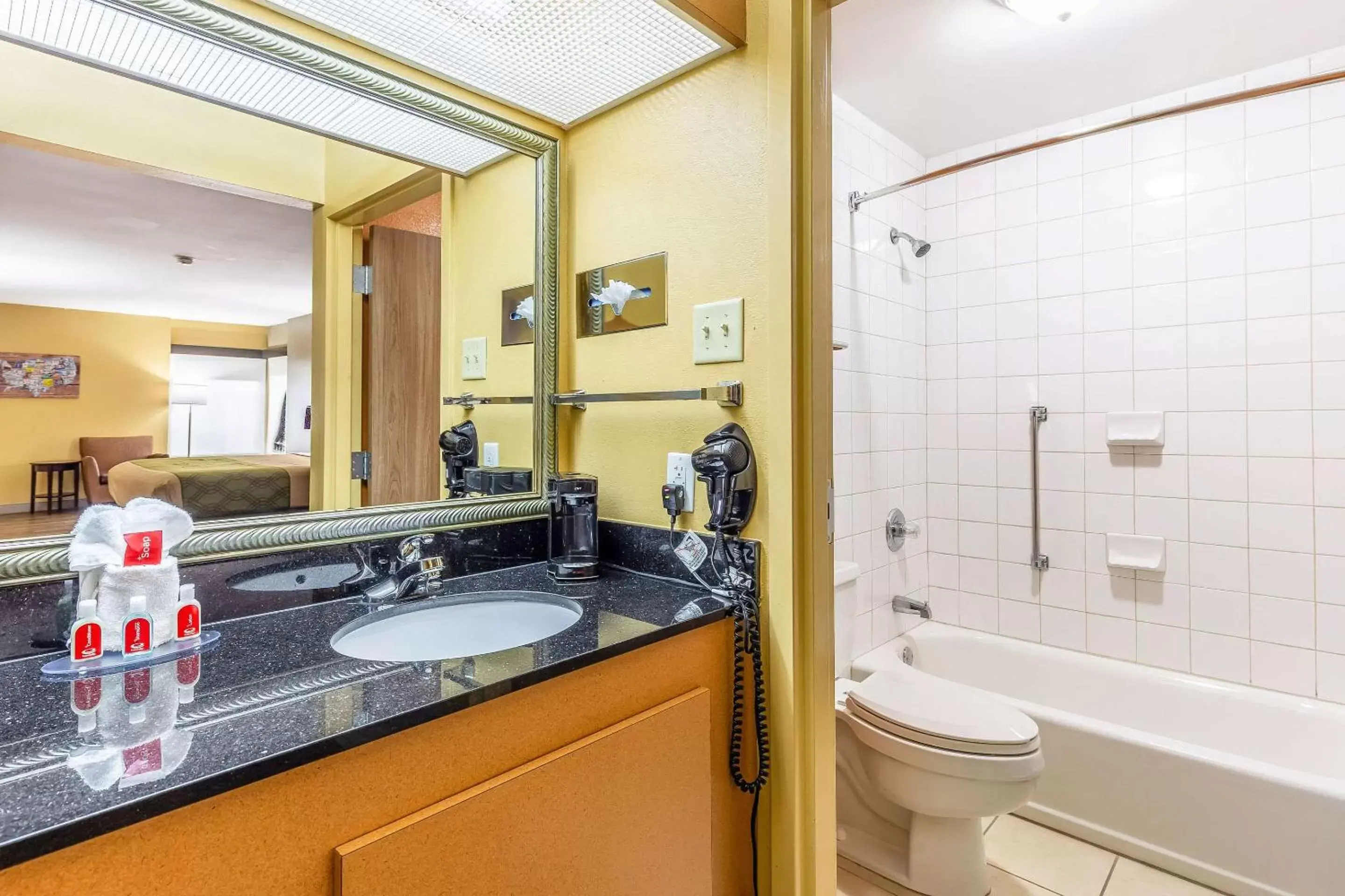 Photo of the whole room, Bathroom in Econo Lodge Moss Point - Pascagoula