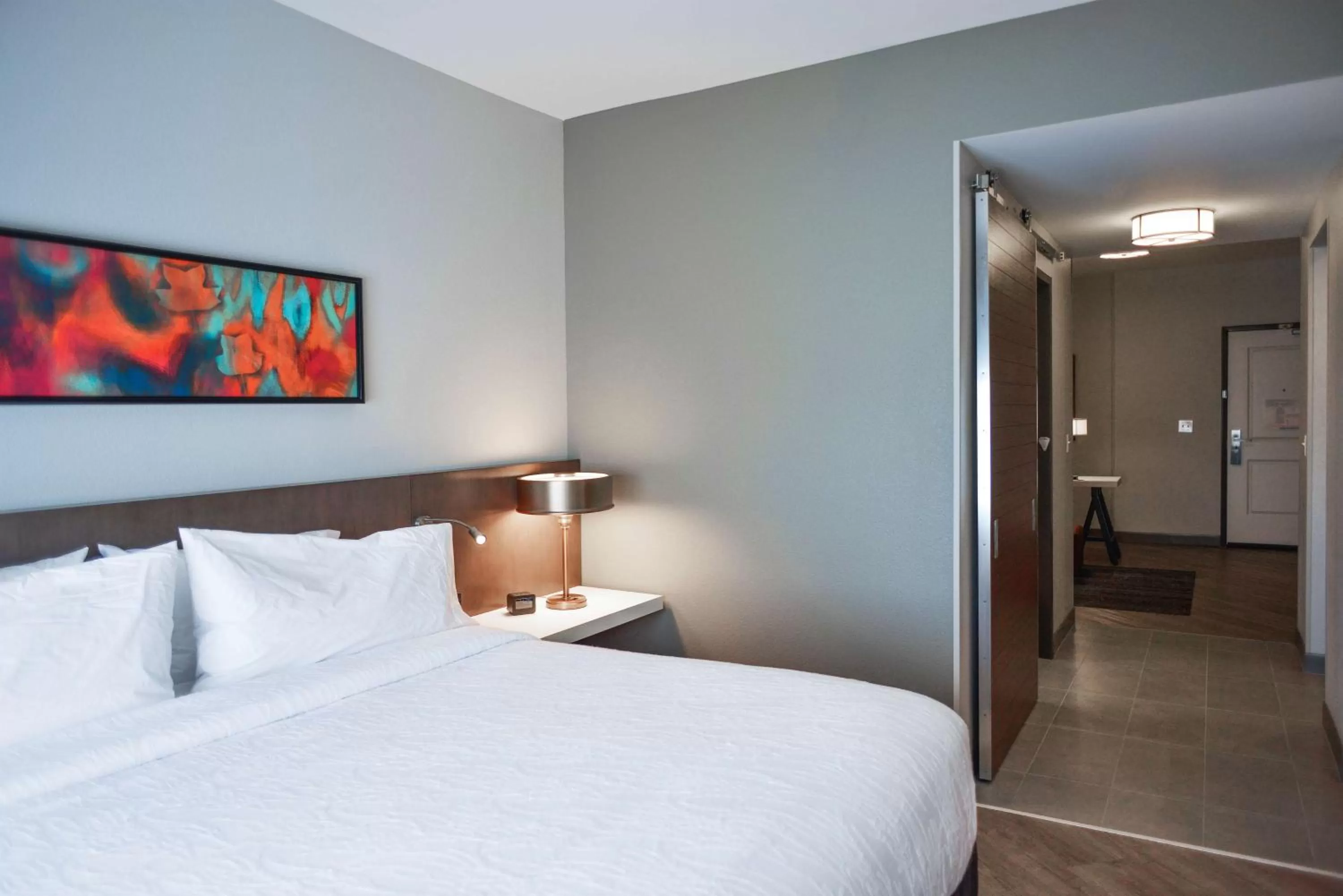 Photo of the whole room, Bed in Hilton Garden Inn Louisville Mall Of St. Matthews