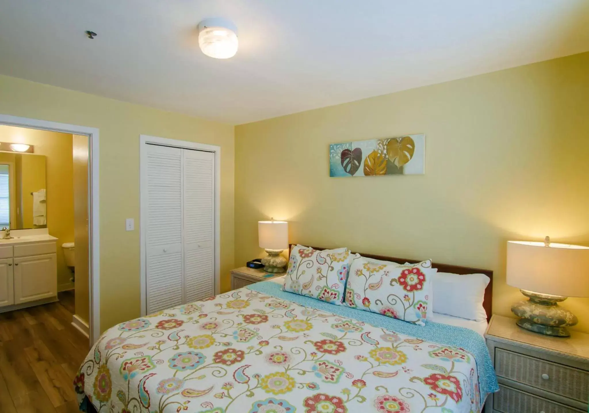 Bedroom in Sandpeddler Inn and Suites