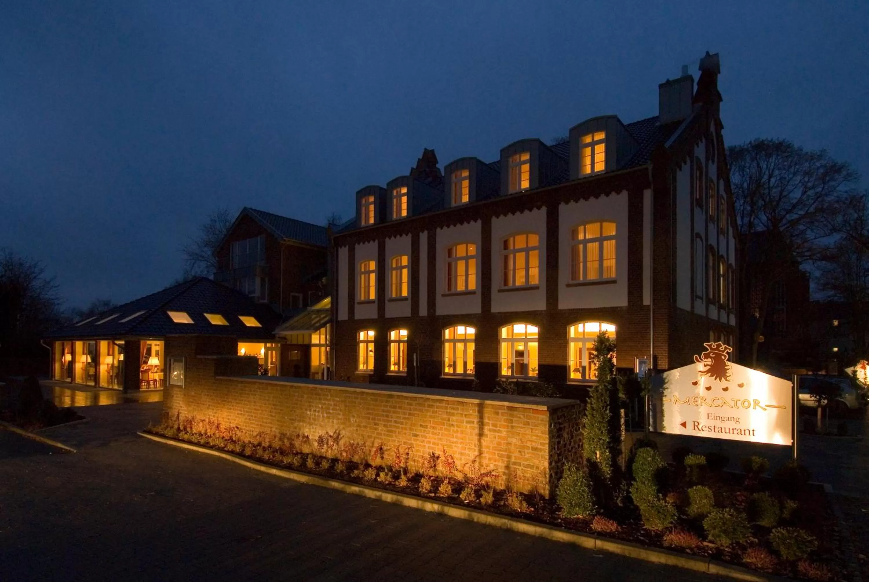 Facade/entrance in Mercator-Hotel